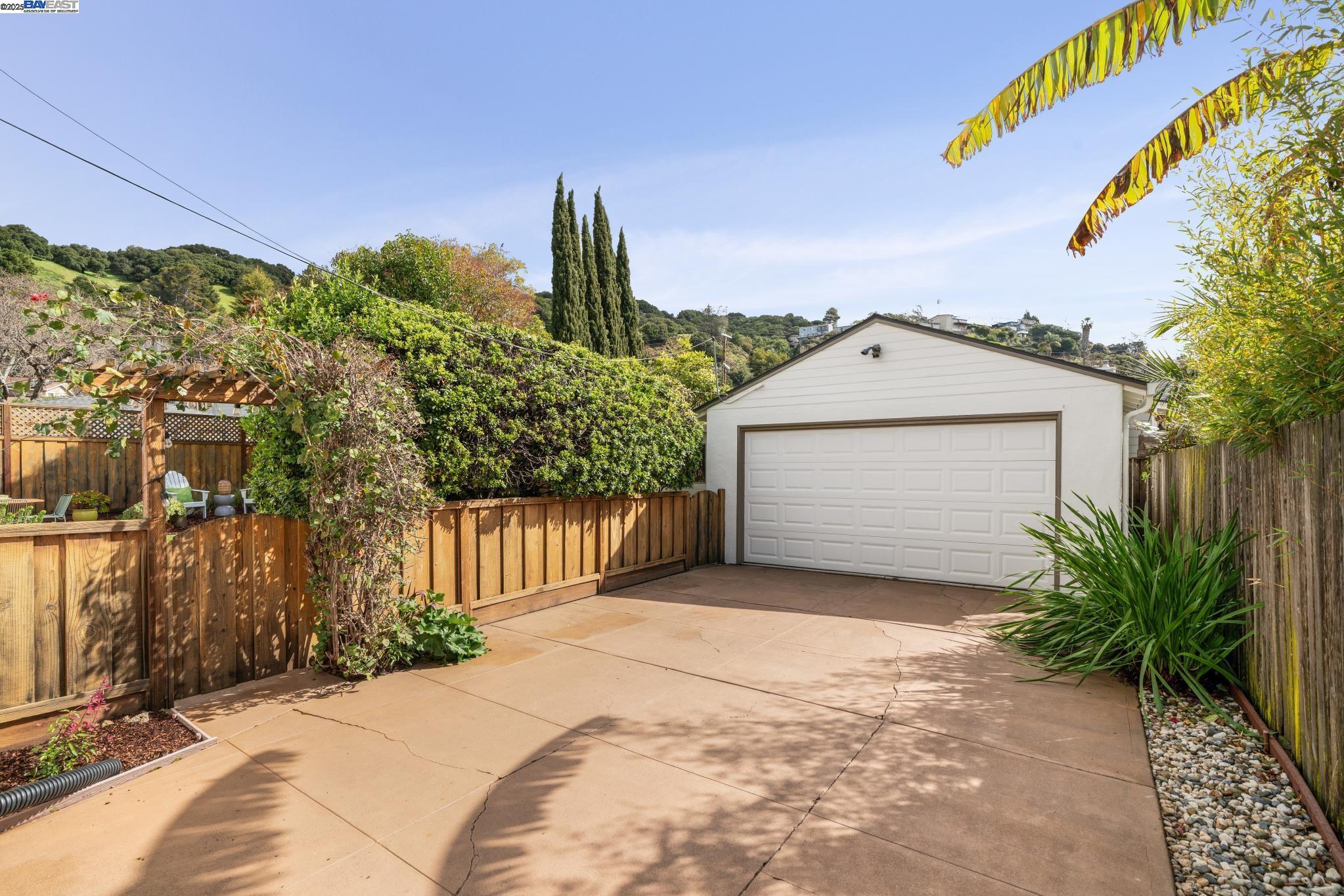 property-img