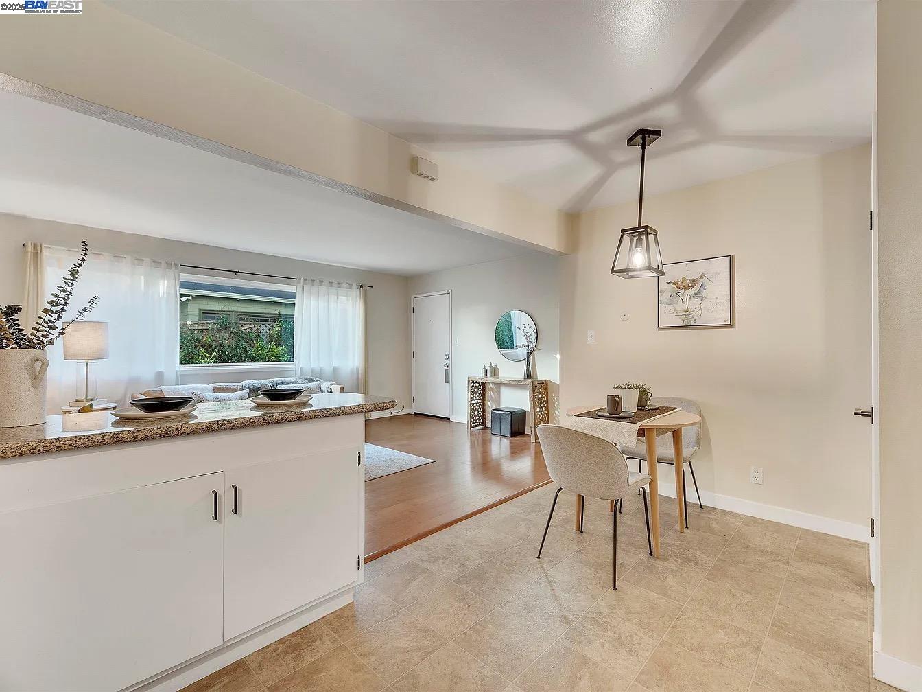 Detail Gallery Image 1 of 1 For 3054 Bona St a,  Oakland,  CA 94601 - 2 Beds | 1 Baths