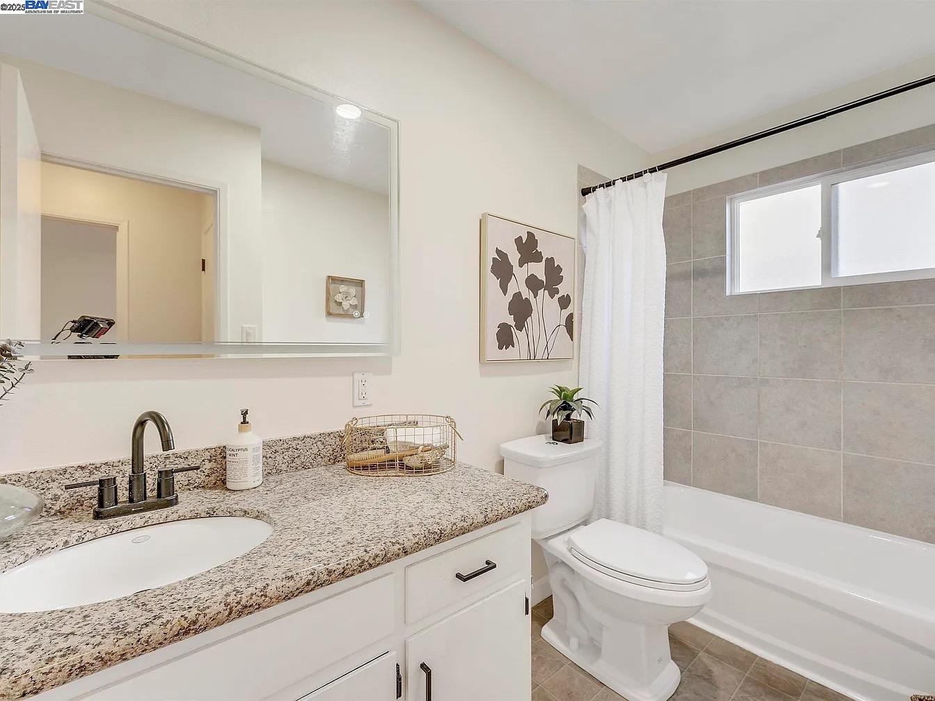 3054 Bona St # A, Oakland, California 94601, 2 Bedrooms Bedrooms, 4 Rooms Rooms,1 BathroomBathrooms,Residential,For Sale,3054 Bona St # A,41089512