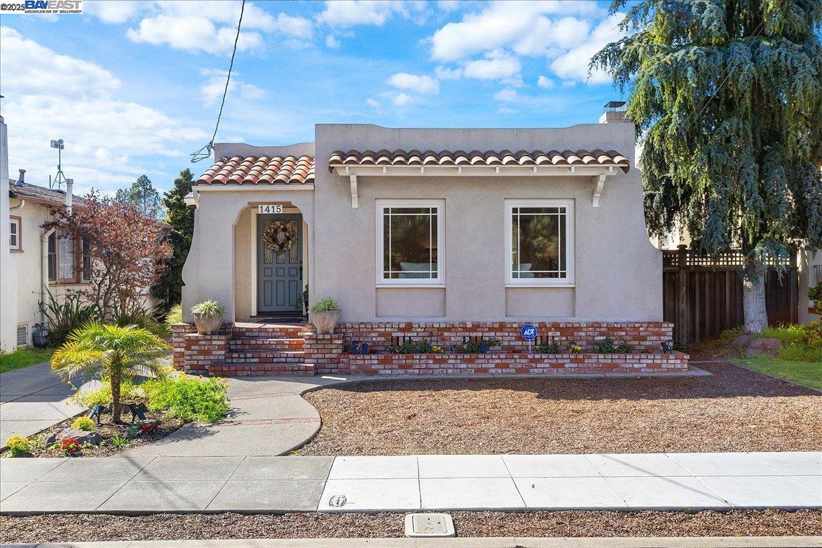 Detail Gallery Image 1 of 1 For 1415 4th St., Alameda,  CA 94501 - 2 Beds | 1/1 Baths