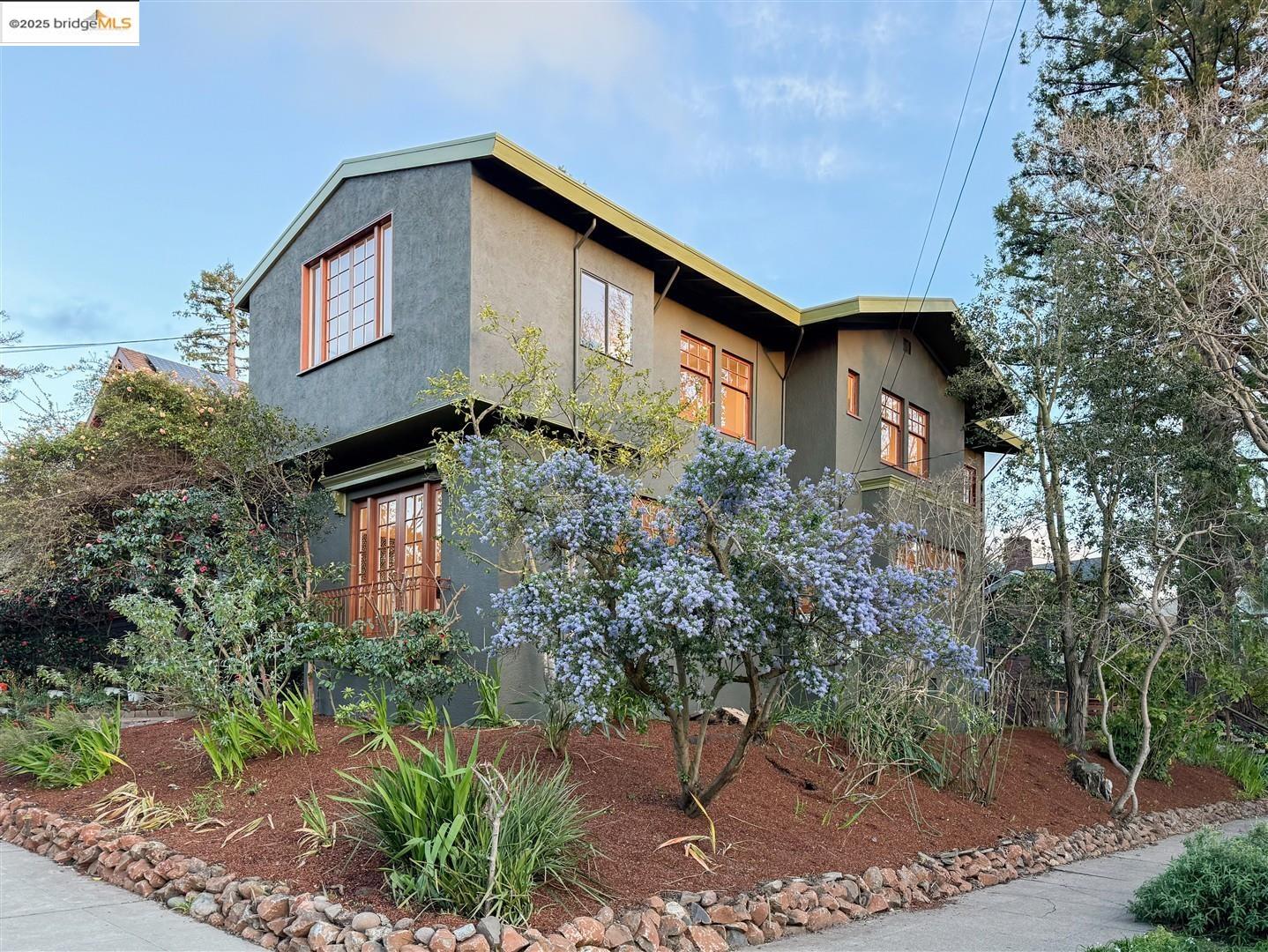 Detail Gallery Image 1 of 1 For 2600 Woolsey Street, Berkeley,  CA 94705 - 5 Beds | 2/1 Baths