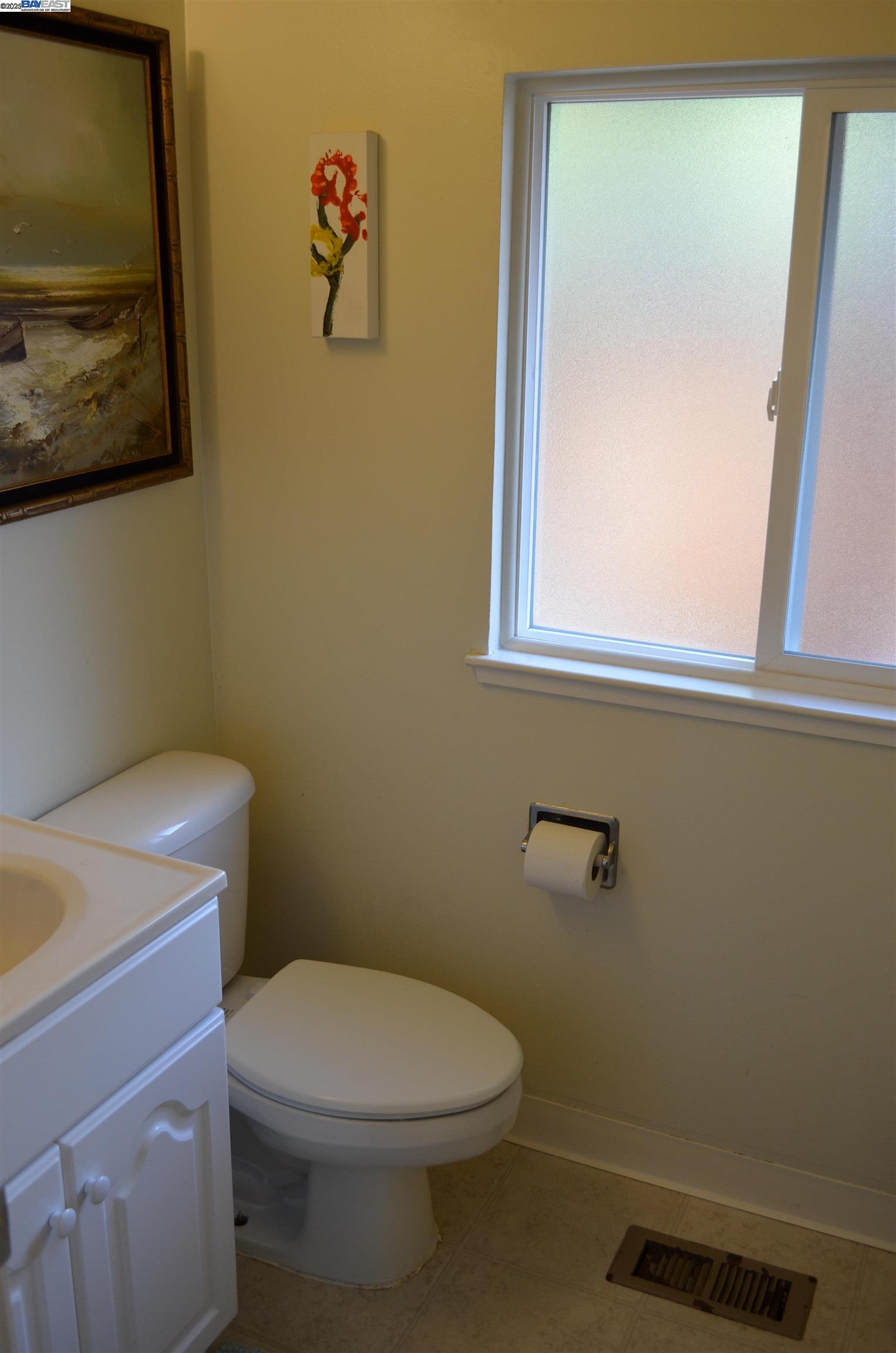 Detail Gallery Image 12 of 31 For 989 Twin Brook Dr, San Jose,  CA 95126 - 4 Beds | 2/1 Baths