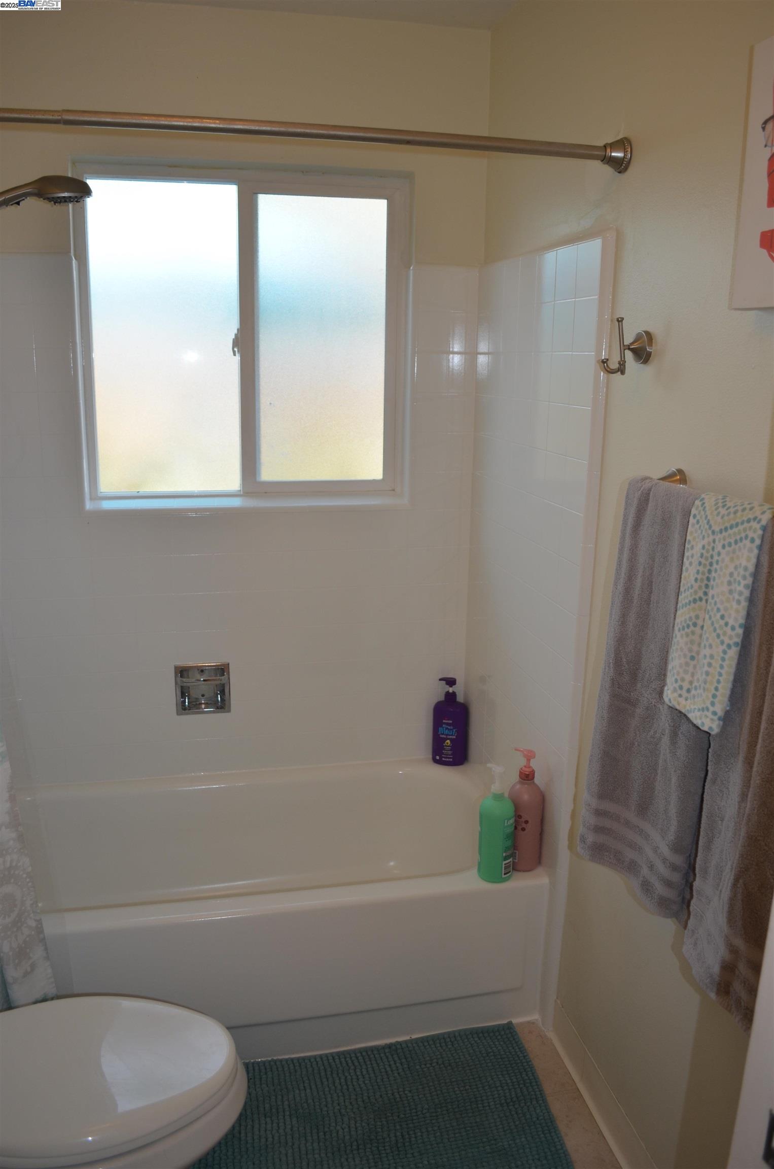 Detail Gallery Image 18 of 31 For 989 Twin Brook Dr, San Jose,  CA 95126 - 4 Beds | 2/1 Baths