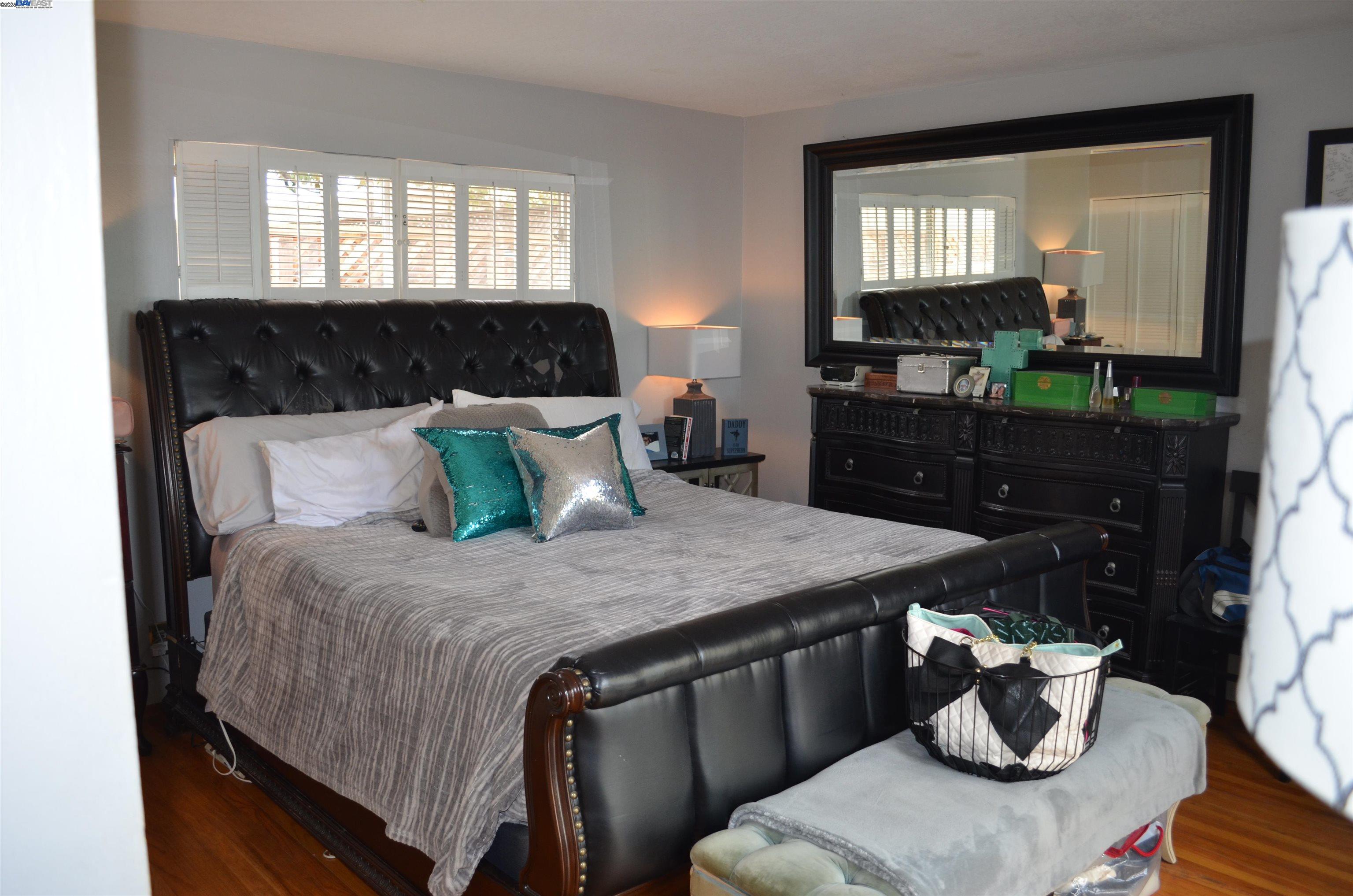 Detail Gallery Image 22 of 31 For 989 Twin Brook Dr, San Jose,  CA 95126 - 4 Beds | 2/1 Baths