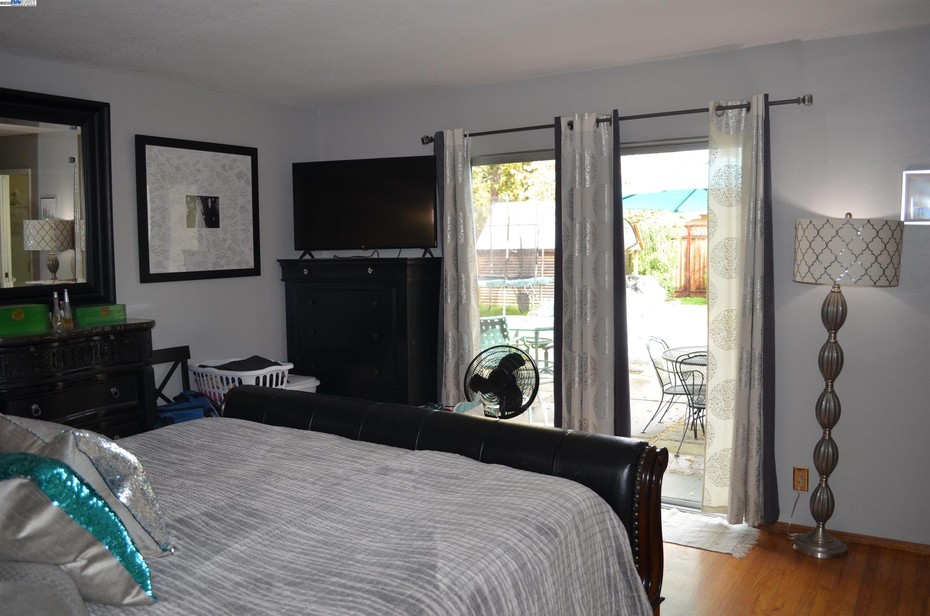 Detail Gallery Image 24 of 31 For 989 Twin Brook Dr, San Jose,  CA 95126 - 4 Beds | 2/1 Baths