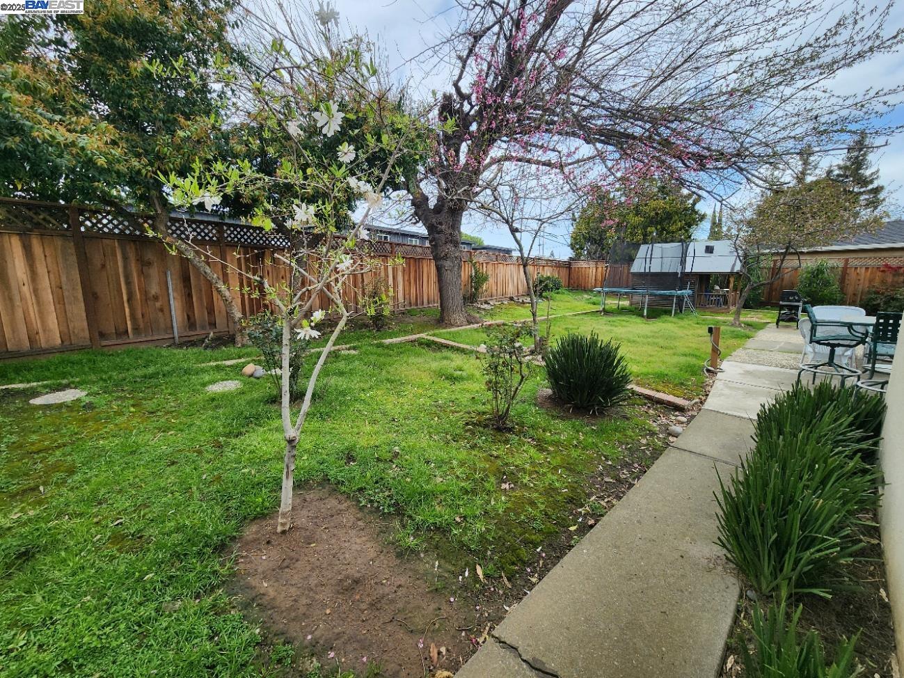 Detail Gallery Image 29 of 31 For 989 Twin Brook Dr, San Jose,  CA 95126 - 4 Beds | 2/1 Baths