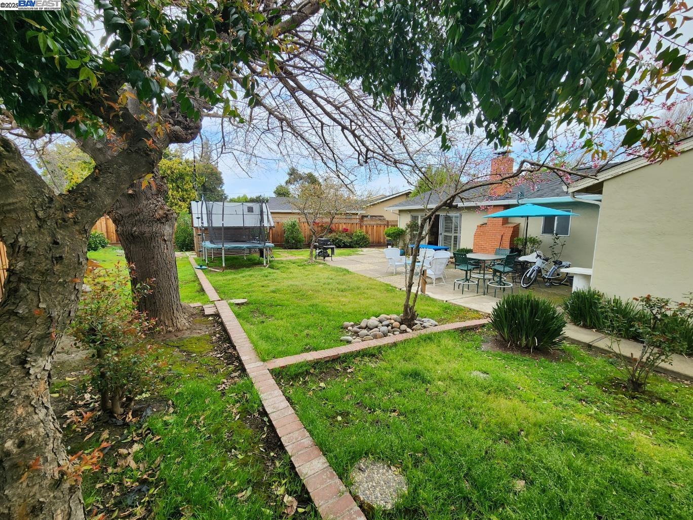Detail Gallery Image 30 of 31 For 989 Twin Brook Dr, San Jose,  CA 95126 - 4 Beds | 2/1 Baths