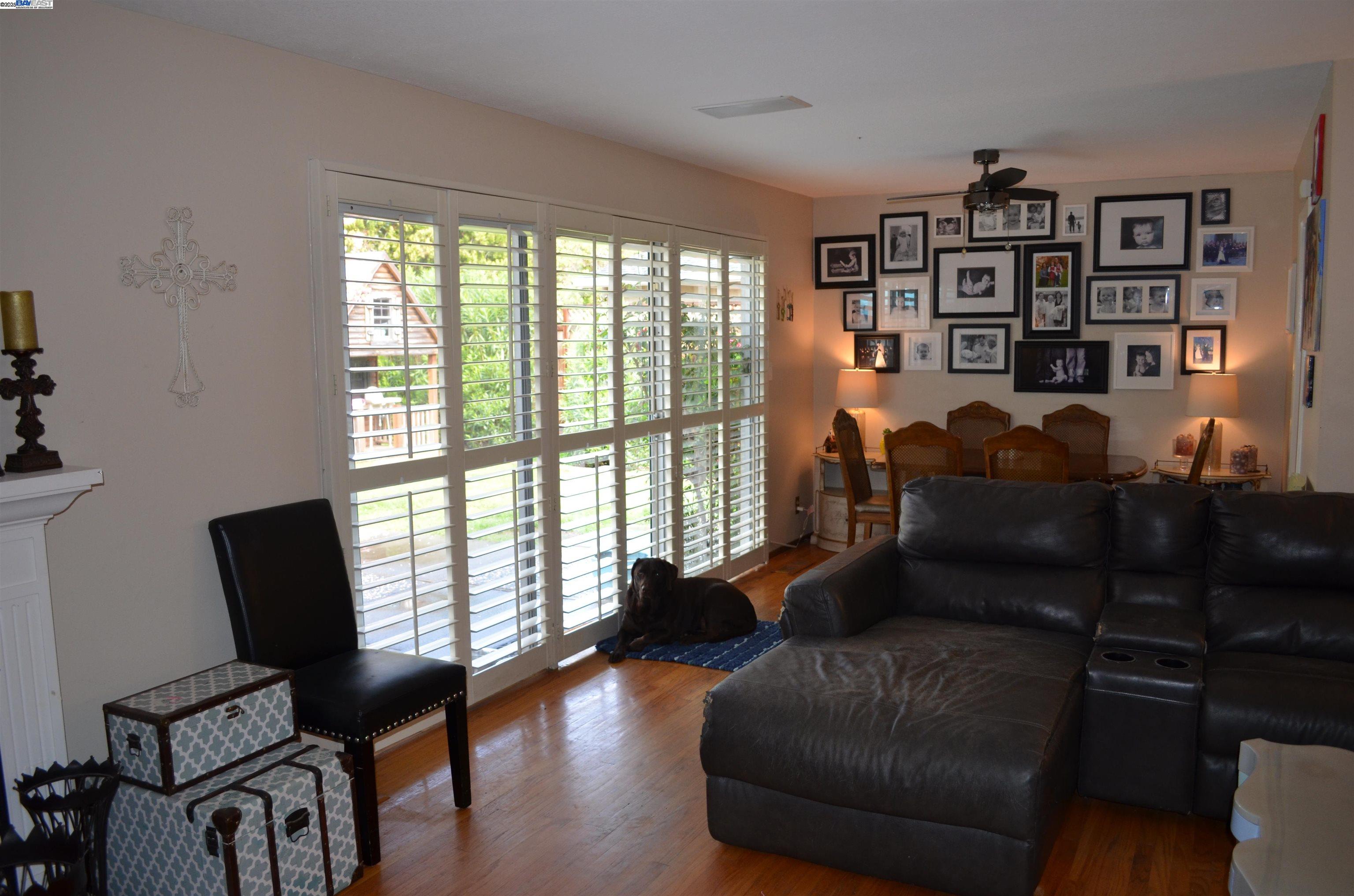 Detail Gallery Image 5 of 31 For 989 Twin Brook Dr, San Jose,  CA 95126 - 4 Beds | 2/1 Baths