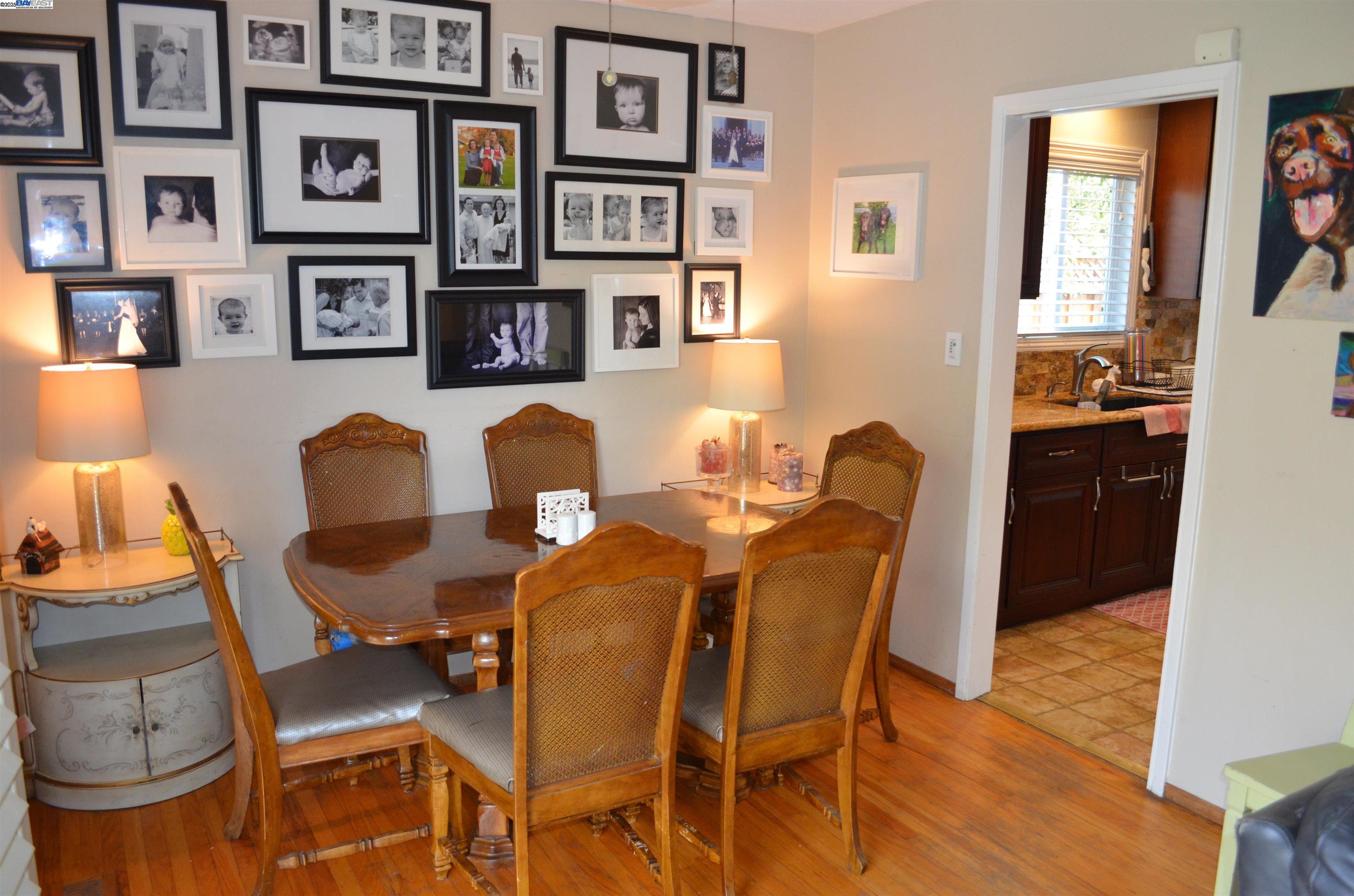 Detail Gallery Image 7 of 31 For 989 Twin Brook Dr, San Jose,  CA 95126 - 4 Beds | 2/1 Baths