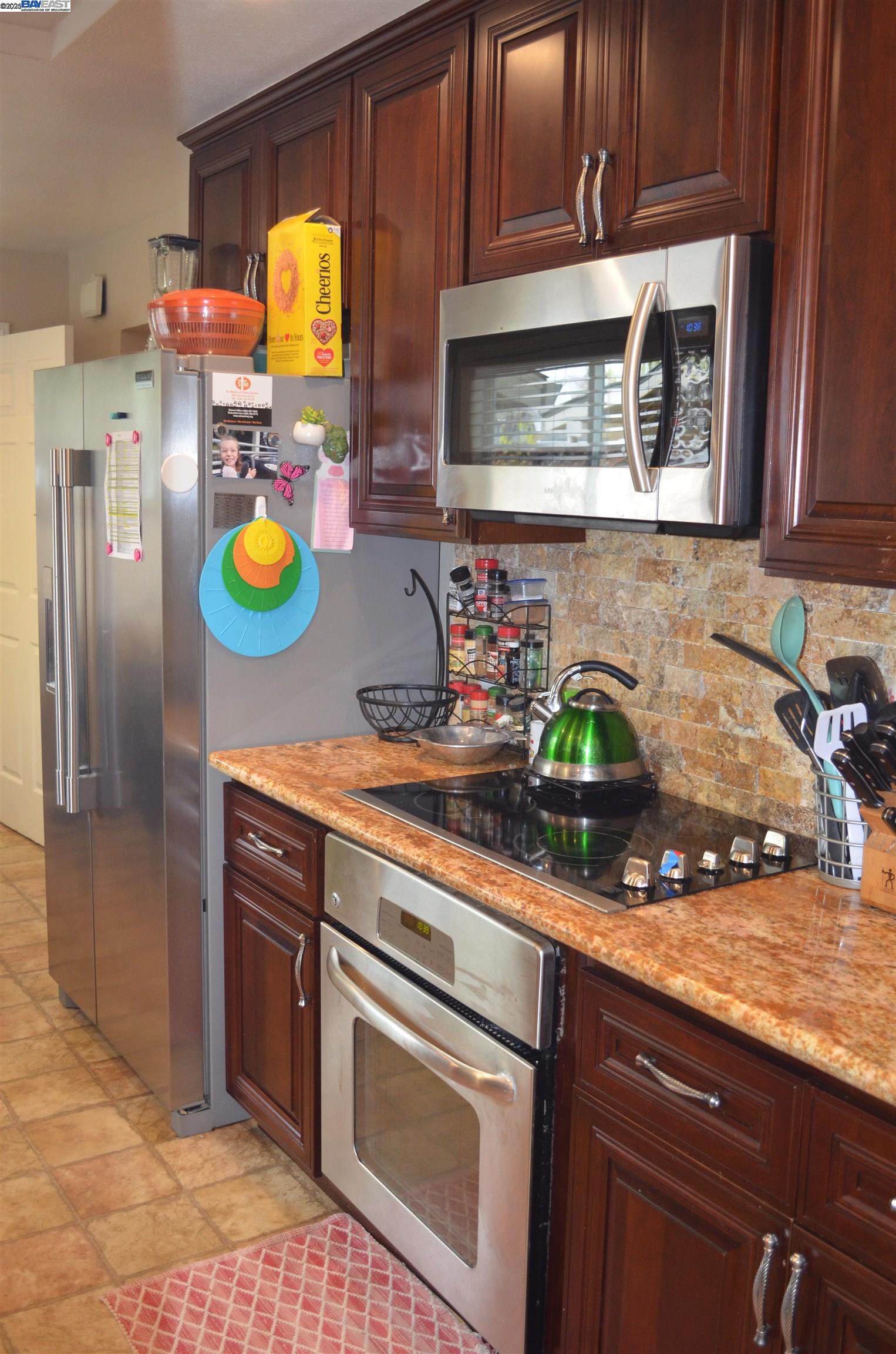 Detail Gallery Image 9 of 31 For 989 Twin Brook Dr, San Jose,  CA 95126 - 4 Beds | 2/1 Baths