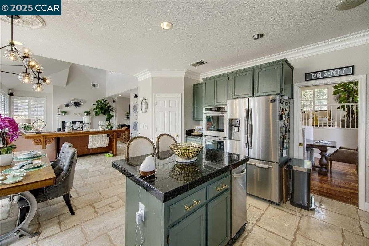 Detail Gallery Image 15 of 40 For 3796 Emery Ct, Concord,  CA 94518 - 4 Beds | 3 Baths