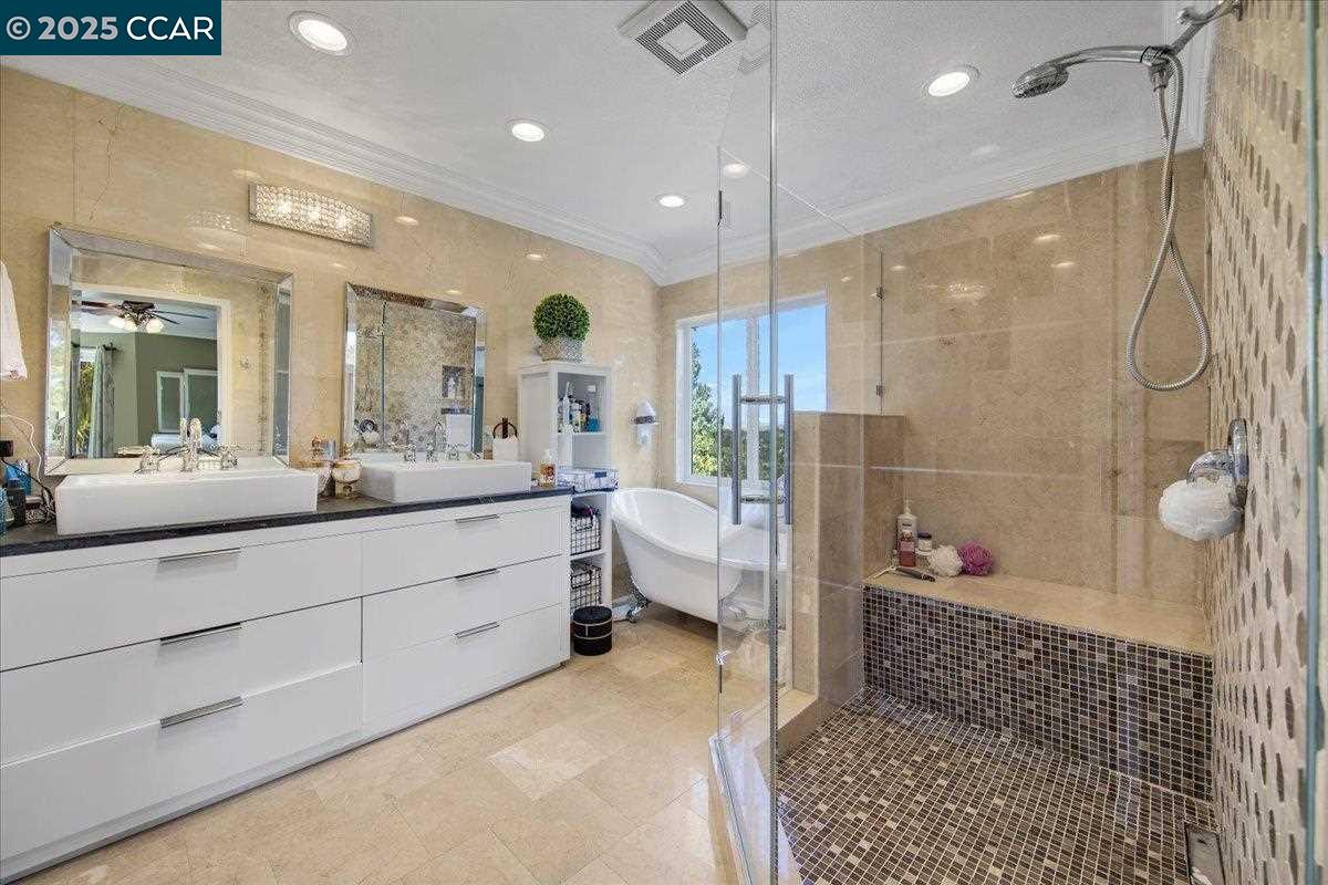 Detail Gallery Image 21 of 40 For 3796 Emery Ct, Concord,  CA 94518 - 4 Beds | 3 Baths