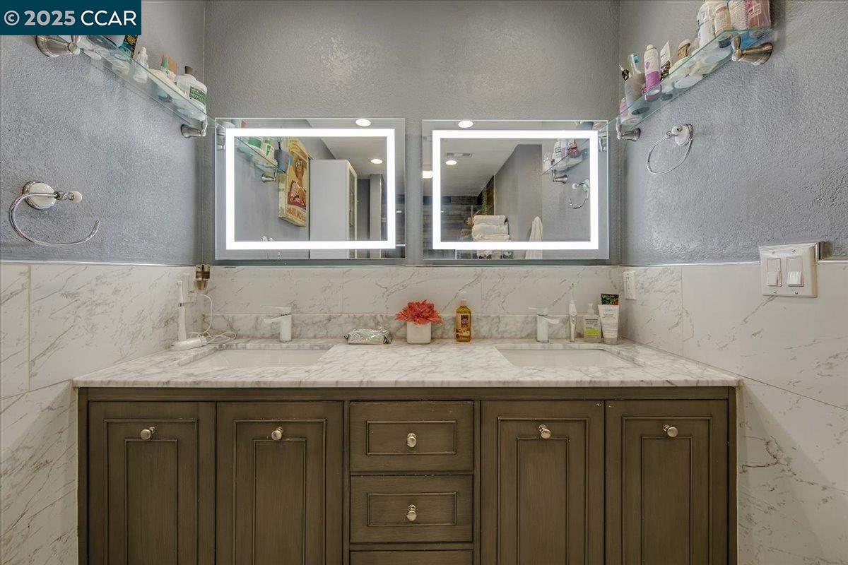 Detail Gallery Image 23 of 40 For 3796 Emery Ct, Concord,  CA 94518 - 4 Beds | 3 Baths