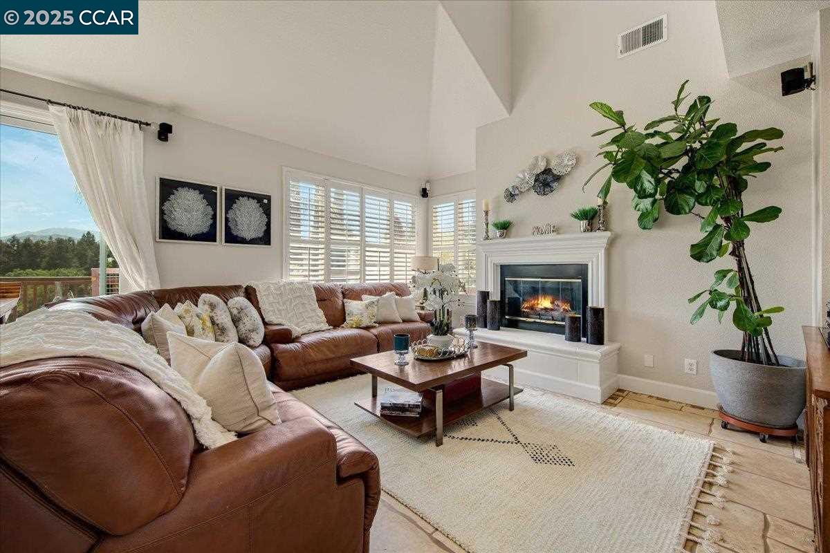 Detail Gallery Image 10 of 40 For 3796 Emery Ct, Concord,  CA 94518 - 4 Beds | 3 Baths