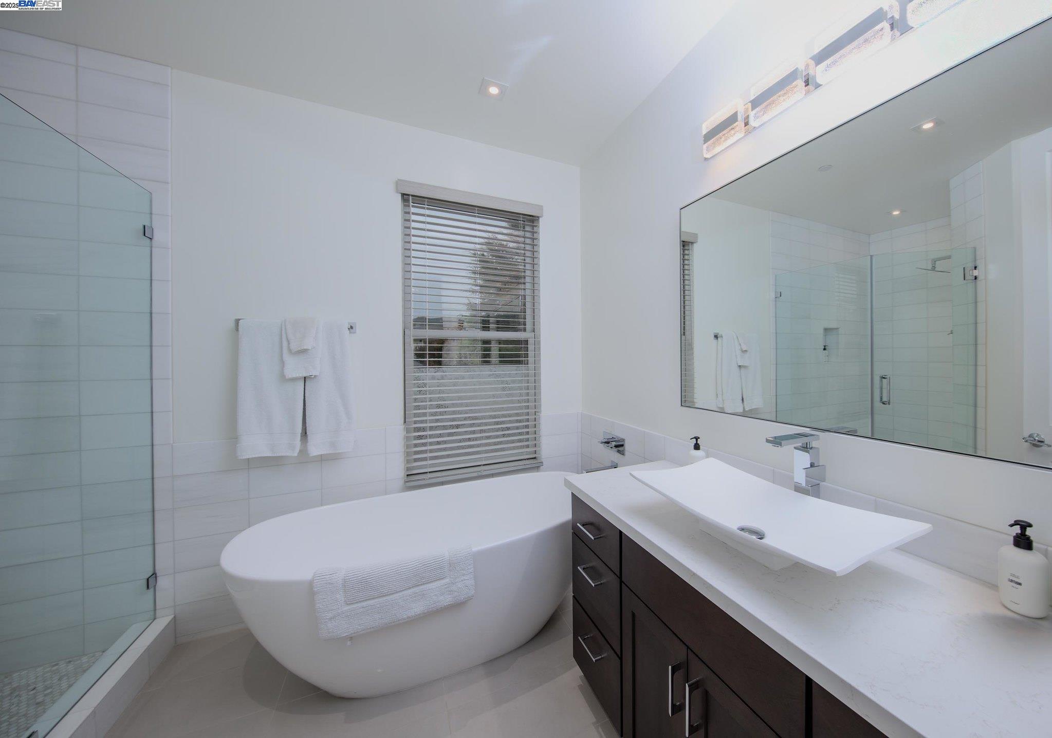 Detail Gallery Image 16 of 25 For 996 Harbor Haven Dr, Bodega Bay,  CA 94923 - 3 Beds | 2 Baths