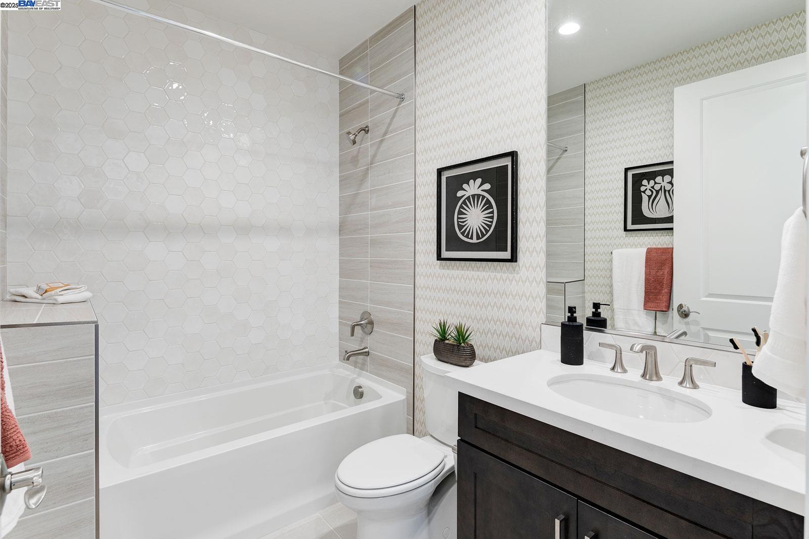 Detail Gallery Image 3 of 30 For 1361 Marceline Drive, Manteca,  CA 95336 - 2 Beds | 2 Baths