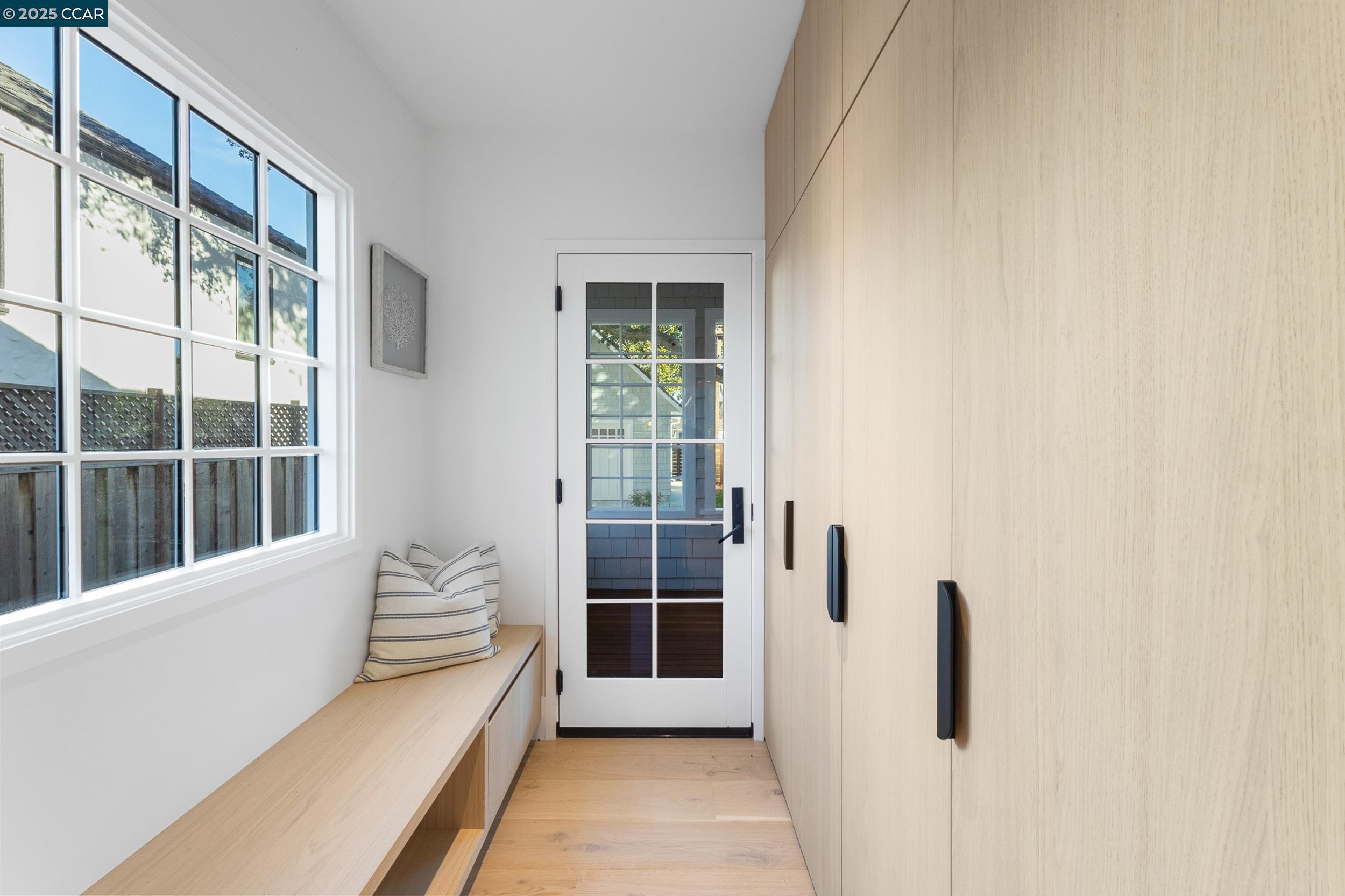 Detail Gallery Image 20 of 40 For 524 Oak Grove Ave., Burlingame,  CA 94010 - 4 Beds | 3/1 Baths
