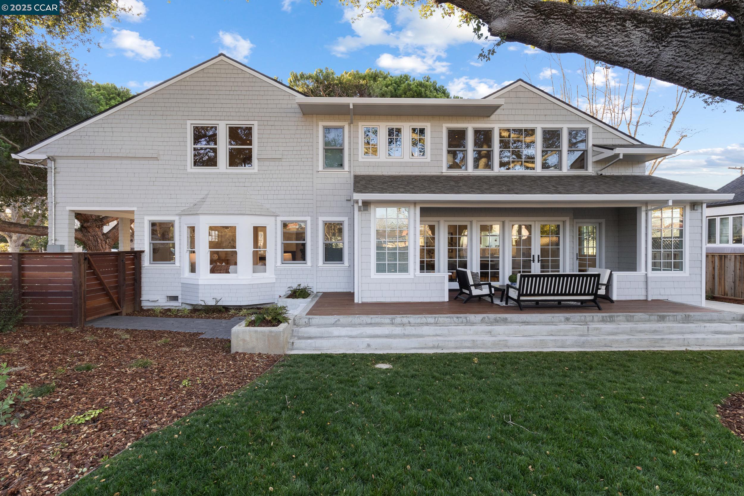 Detail Gallery Image 27 of 40 For 524 Oak Grove Ave., Burlingame,  CA 94010 - 4 Beds | 3/1 Baths