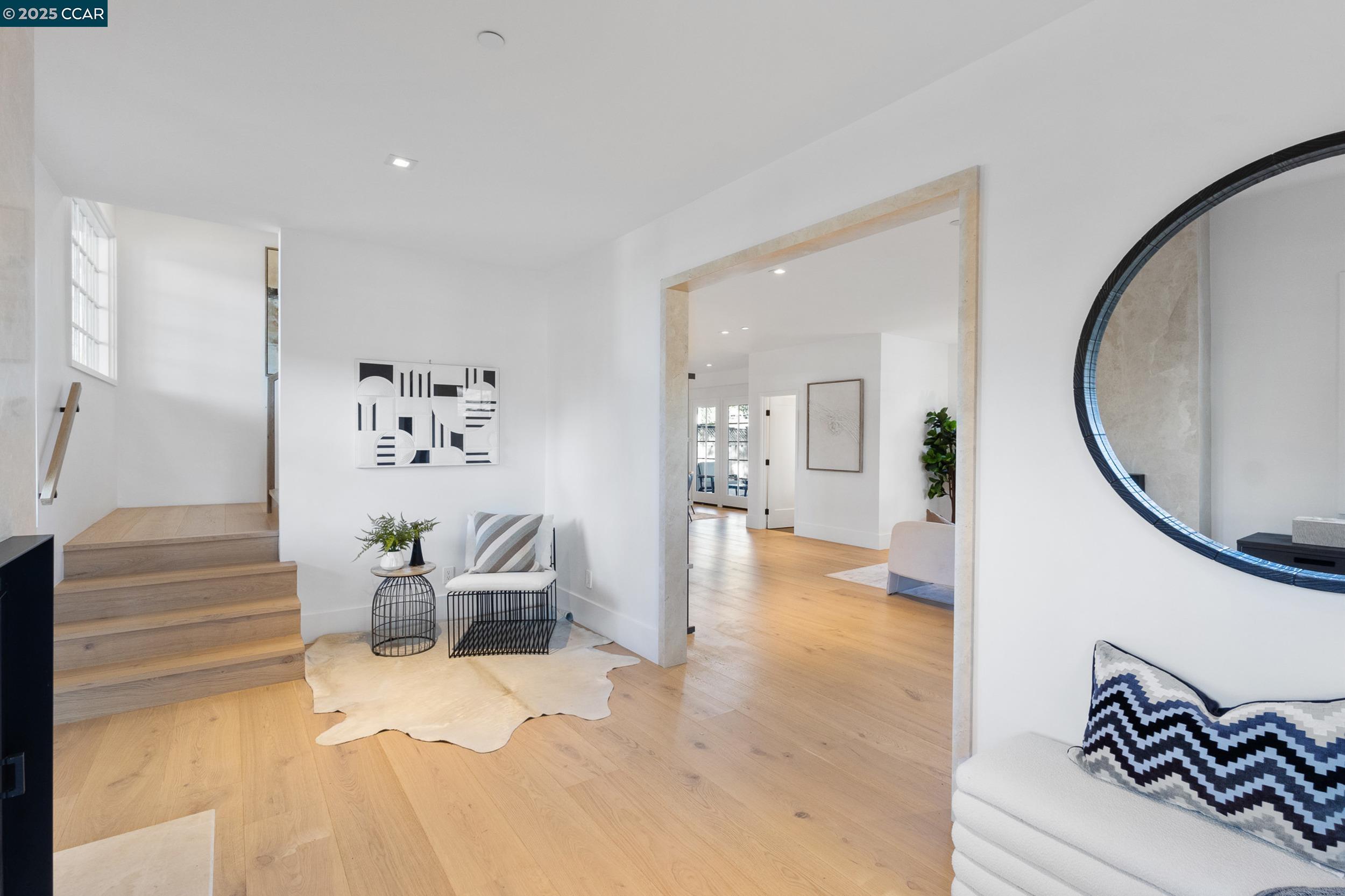 Detail Gallery Image 5 of 40 For 524 Oak Grove Ave., Burlingame,  CA 94010 - 4 Beds | 3/1 Baths