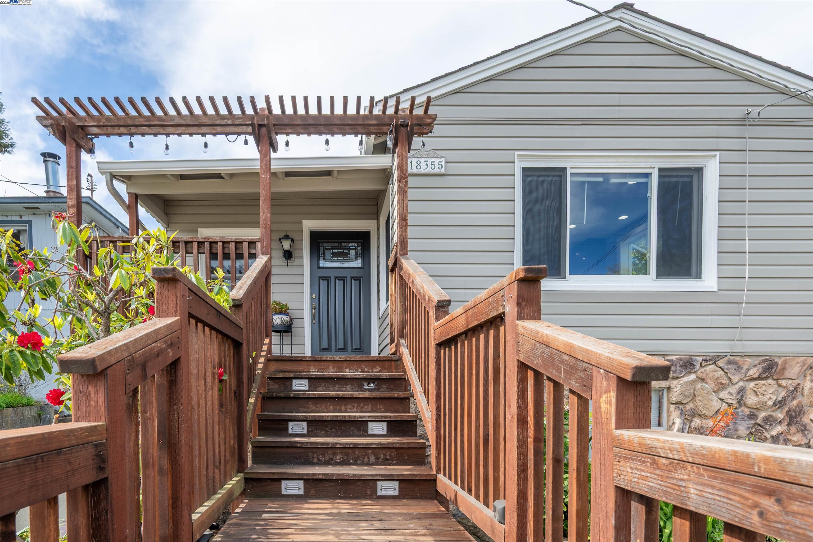 Detail Gallery Image 1 of 1 For 18355 Carlton Ave, Castro Valley,  CA 94546 - 2 Beds | 1 Baths