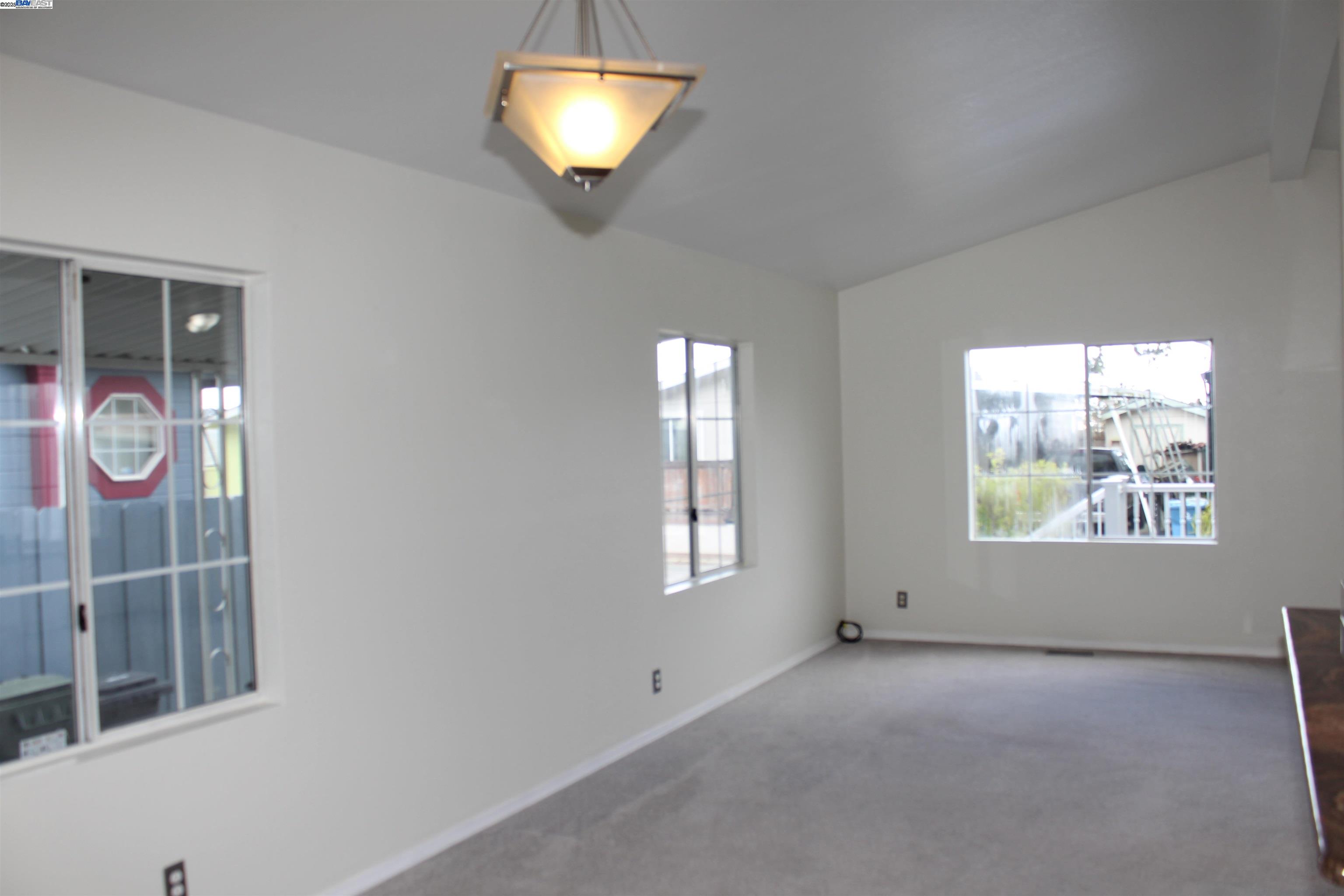 property-img