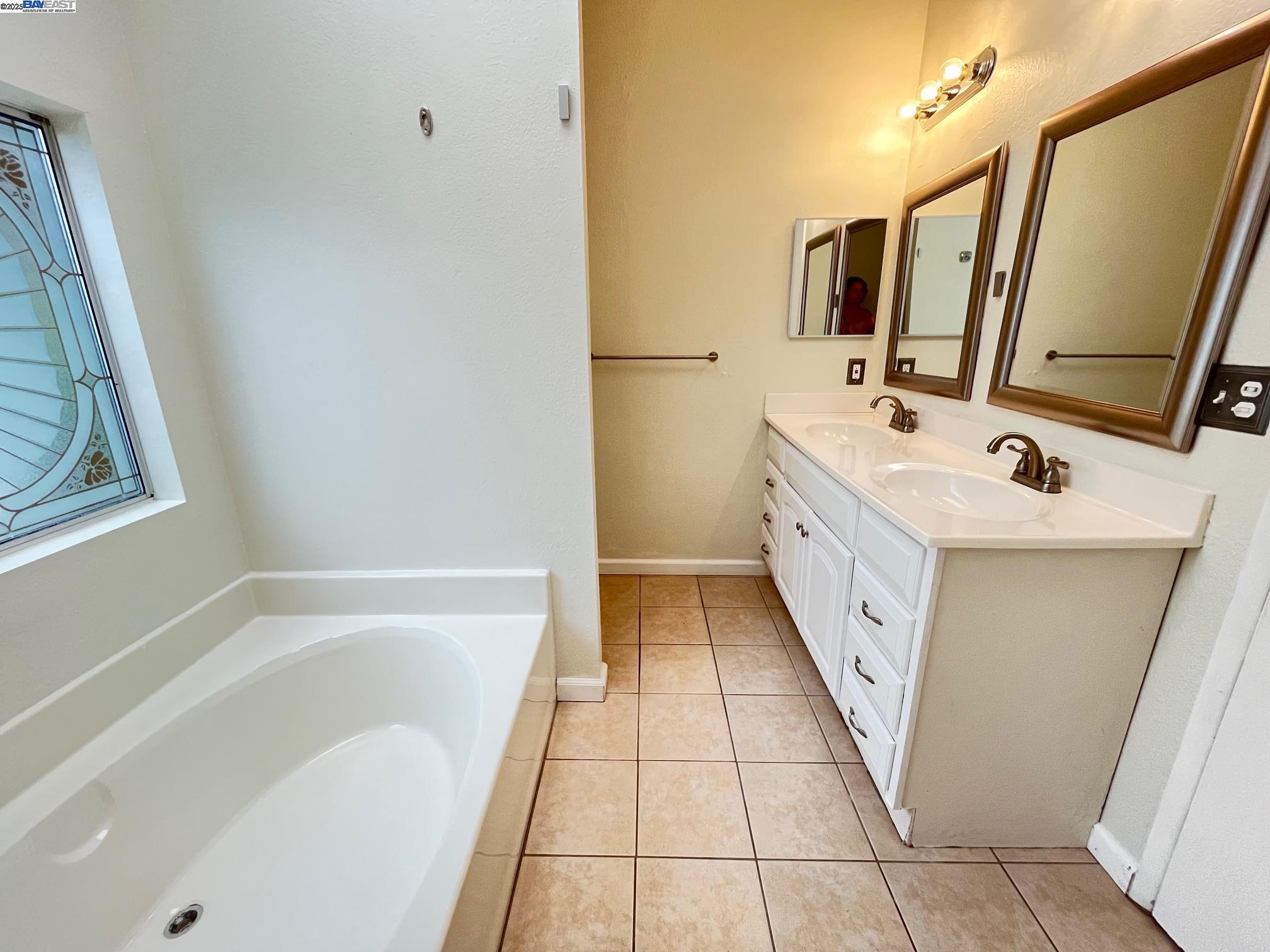 property-img