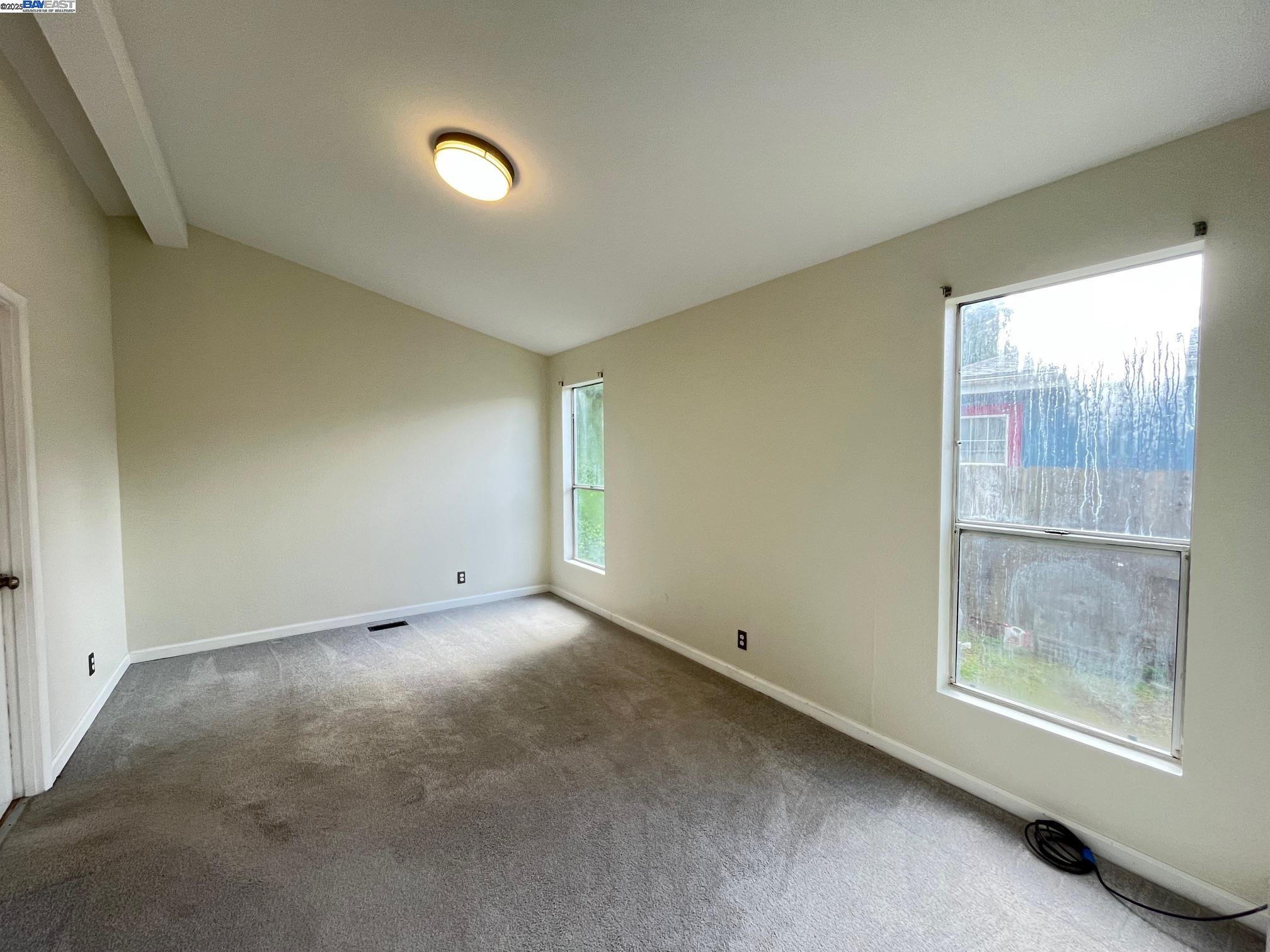 property-img