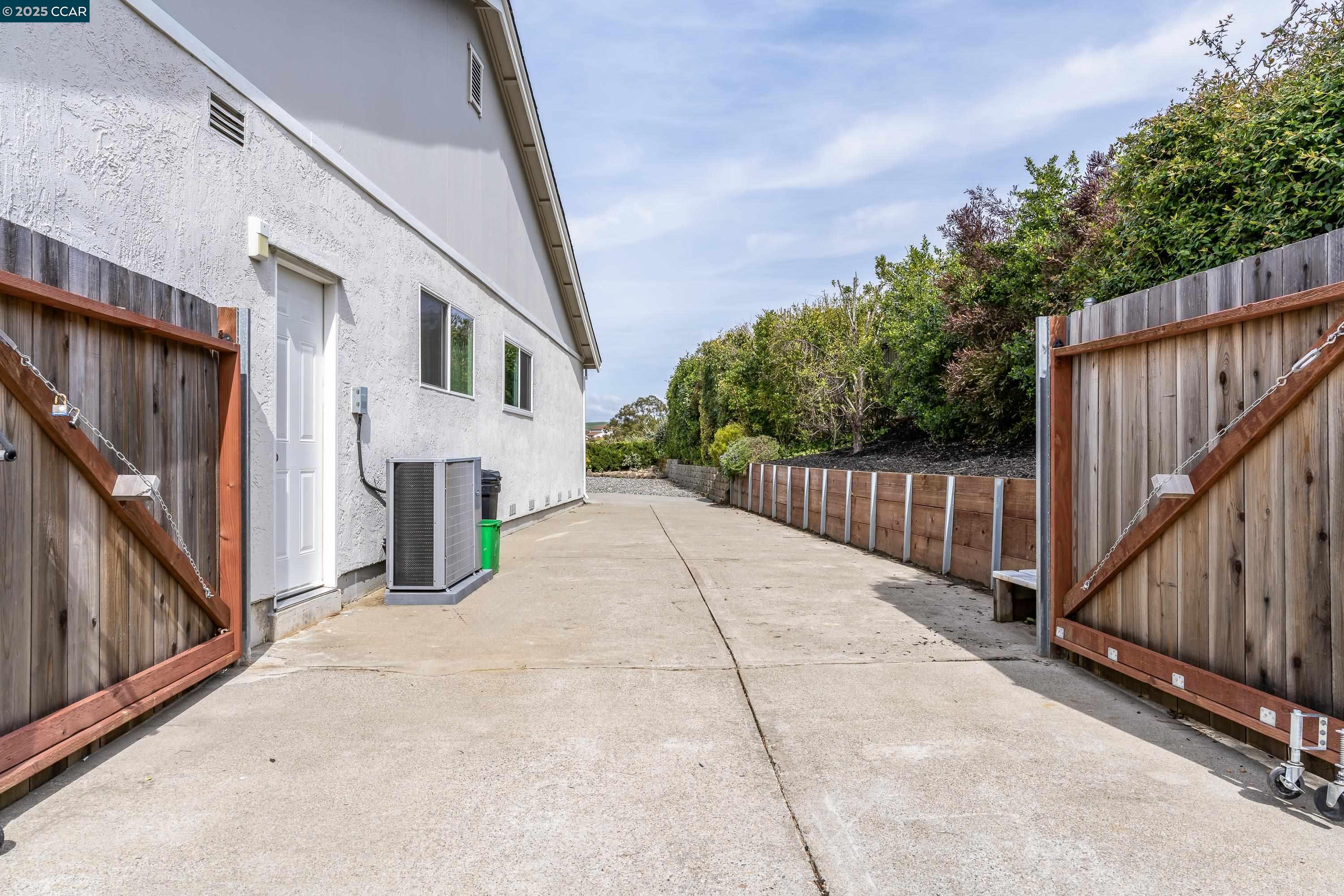 property-img