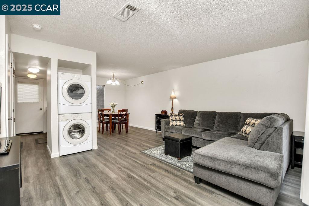 Photo #3: 41089600 Listing 