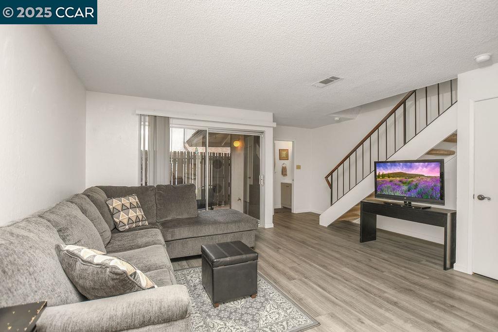 Photo #4: 41089600 Listing 