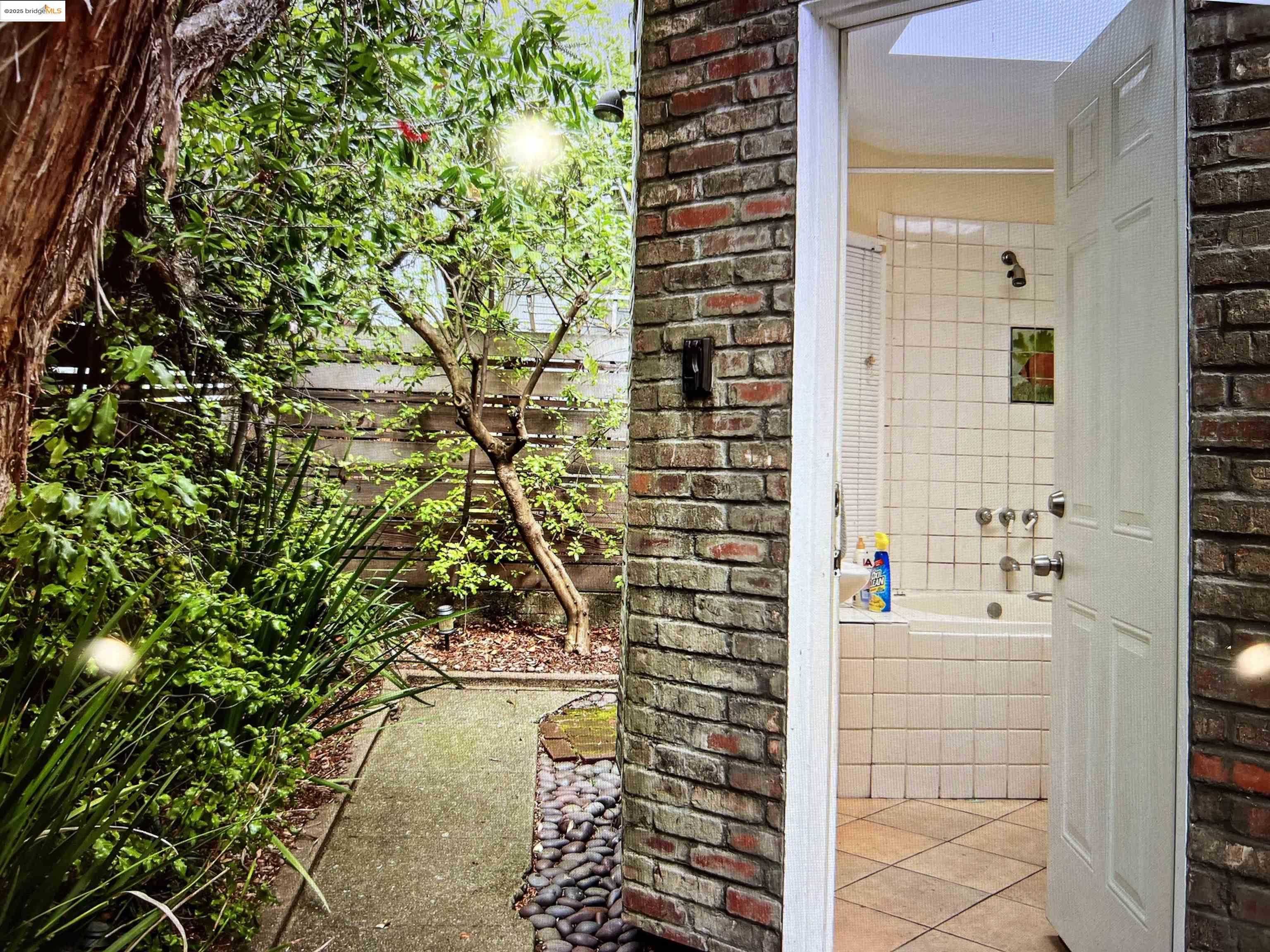 Detail Gallery Image 14 of 16 For 1941 Cedar St, Berkeley,  CA 94709 - 5 Beds | 3 Baths