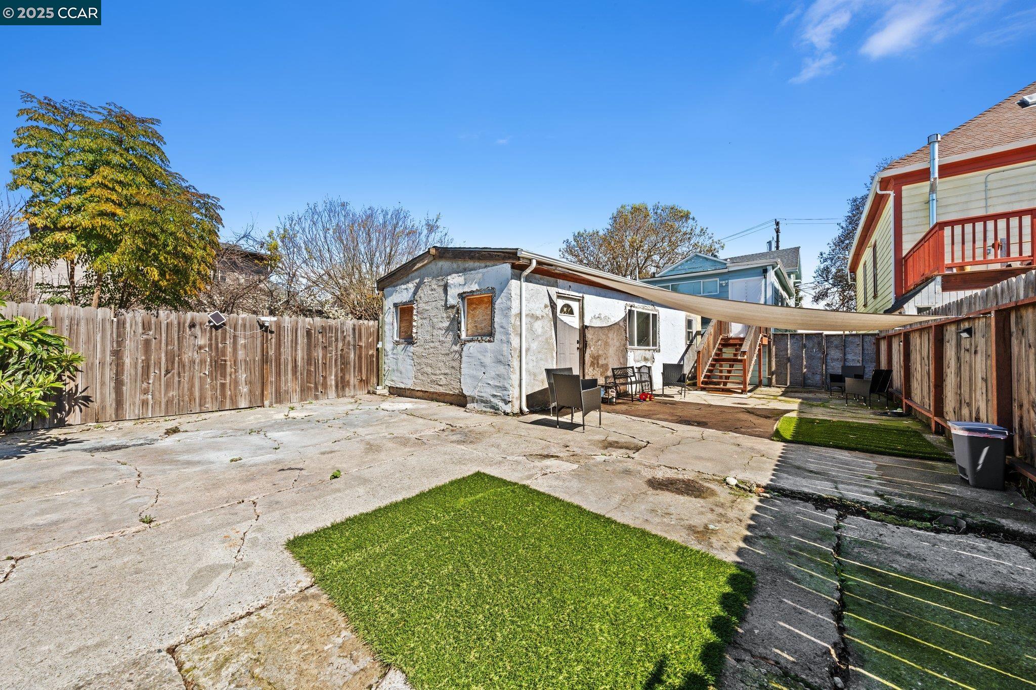 Detail Gallery Image 34 of 44 For 2517 Filbert St, Oakland,  CA 94607 - 4 Beds | 2 Baths