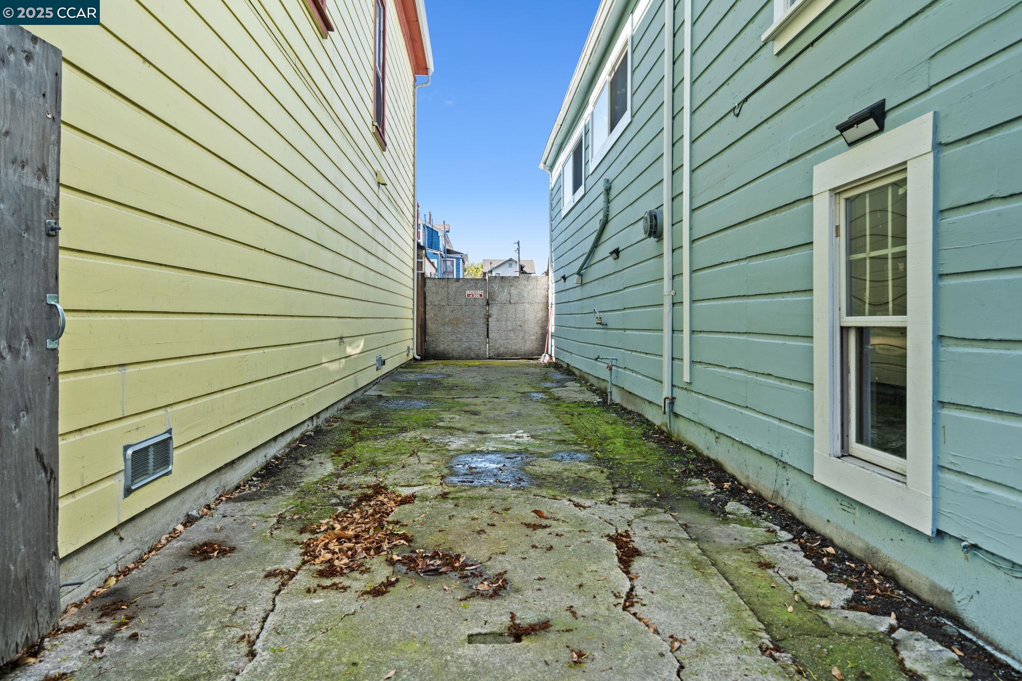 Detail Gallery Image 44 of 44 For 2517 Filbert St, Oakland,  CA 94607 - 4 Beds | 2 Baths