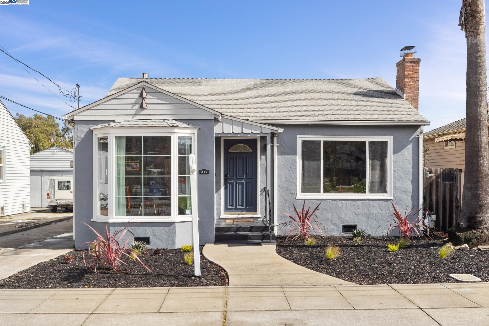 Detail Gallery Image 1 of 53 For 215 Central Ave, Alameda,  CA 94501 - 2 Beds | 1 Baths