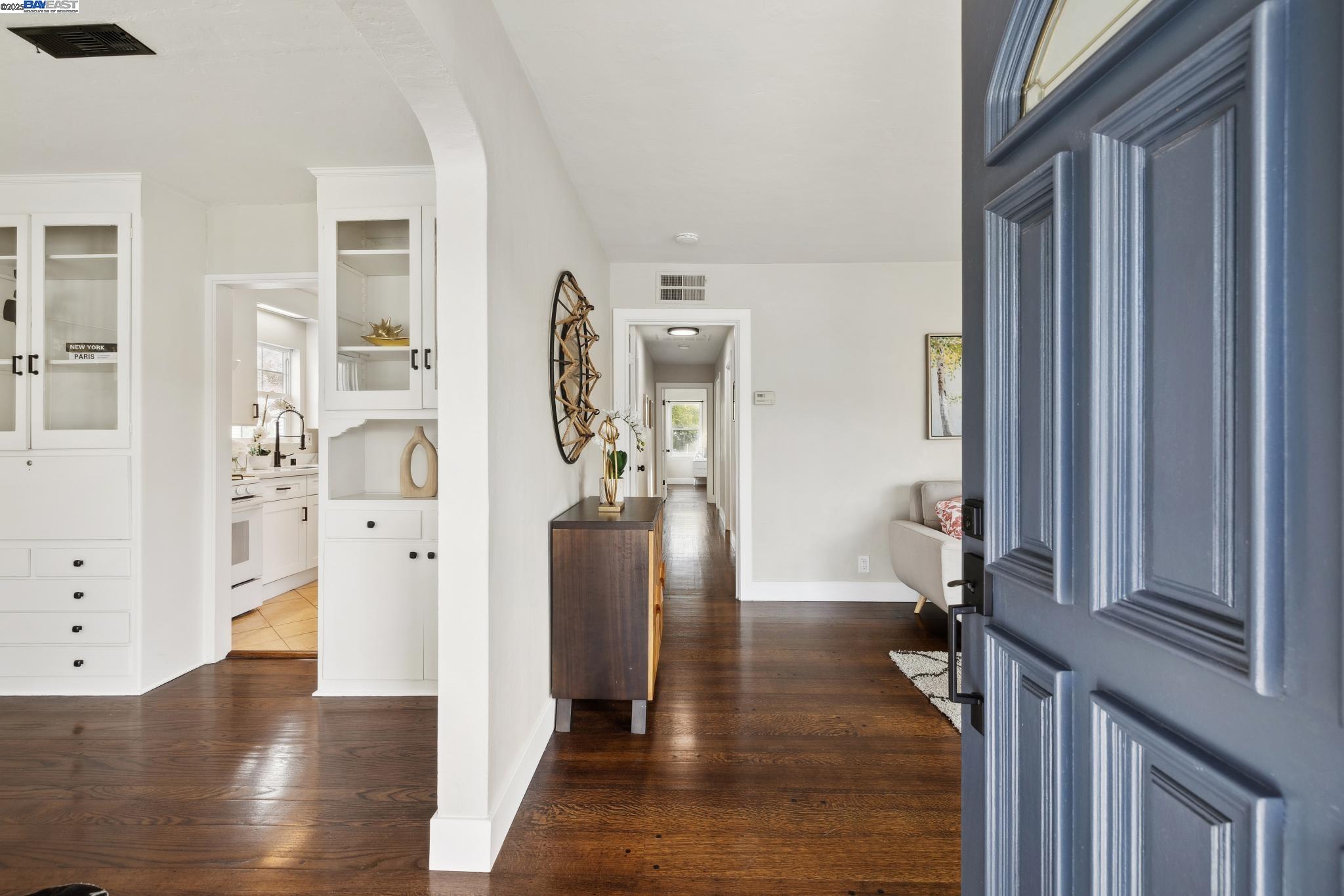 Detail Gallery Image 2 of 53 For 215 Central Ave, Alameda,  CA 94501 - 2 Beds | 1 Baths
