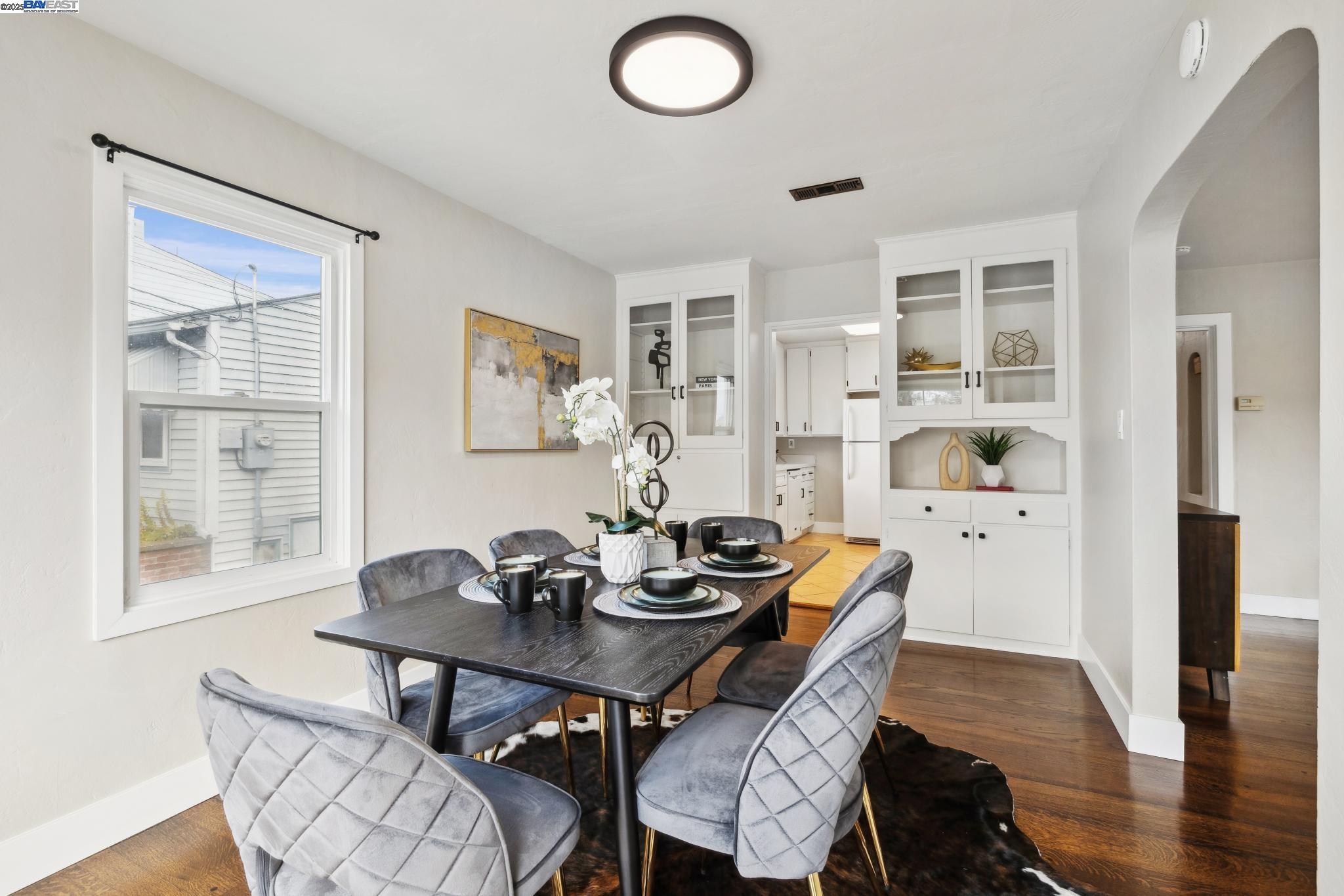 Detail Gallery Image 14 of 53 For 215 Central Ave, Alameda,  CA 94501 - 2 Beds | 1 Baths