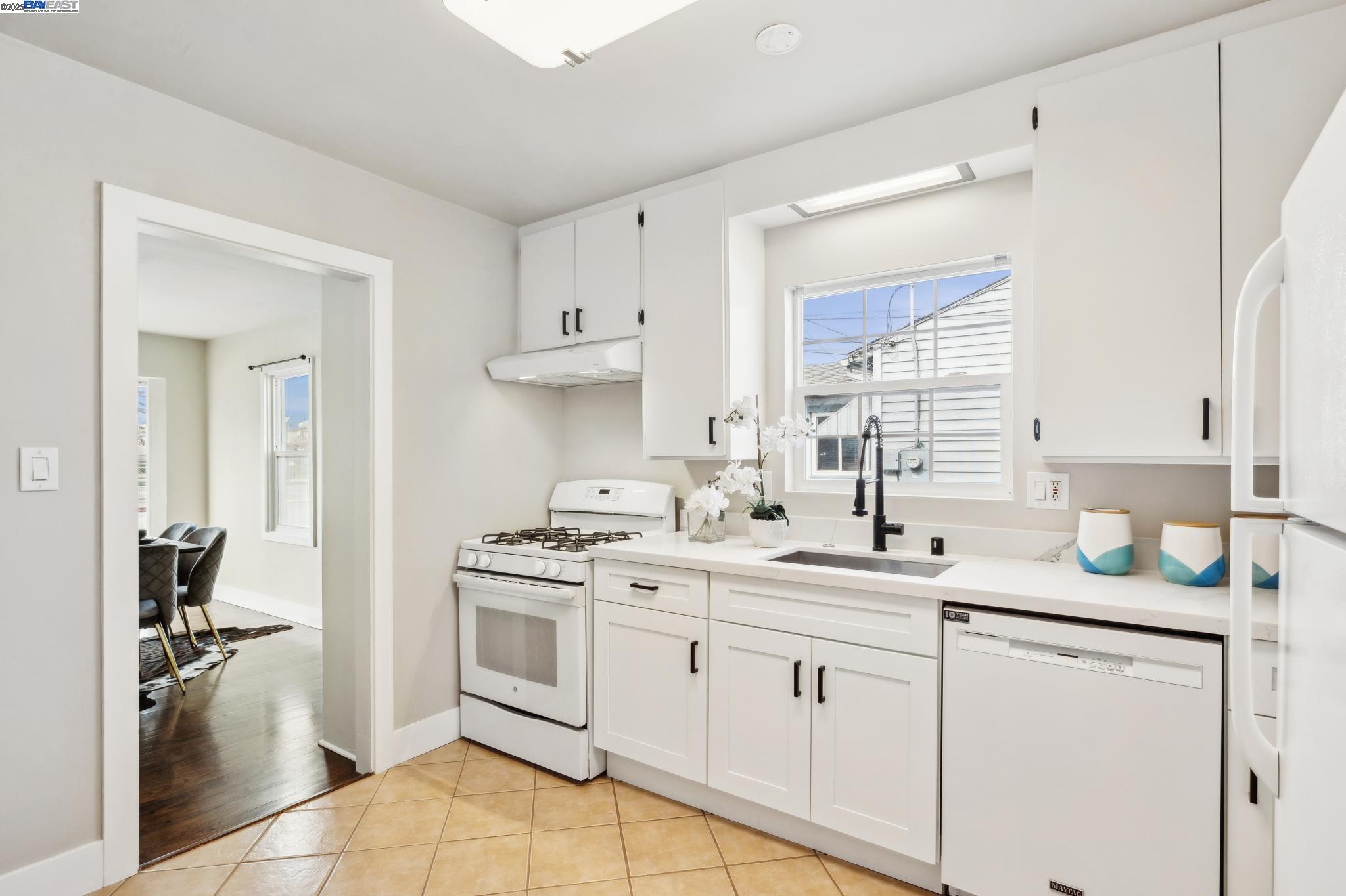 Detail Gallery Image 17 of 53 For 215 Central Ave, Alameda,  CA 94501 - 2 Beds | 1 Baths