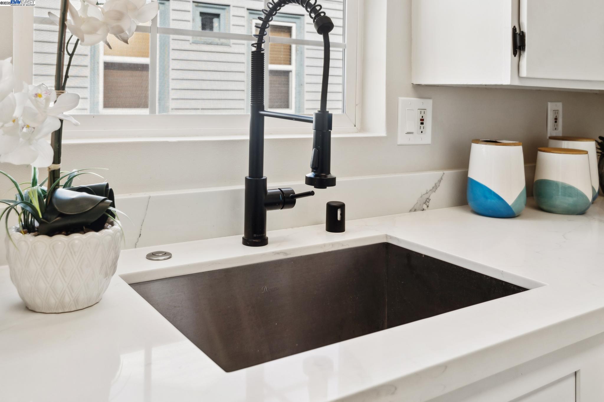 Detail Gallery Image 18 of 53 For 215 Central Ave, Alameda,  CA 94501 - 2 Beds | 1 Baths