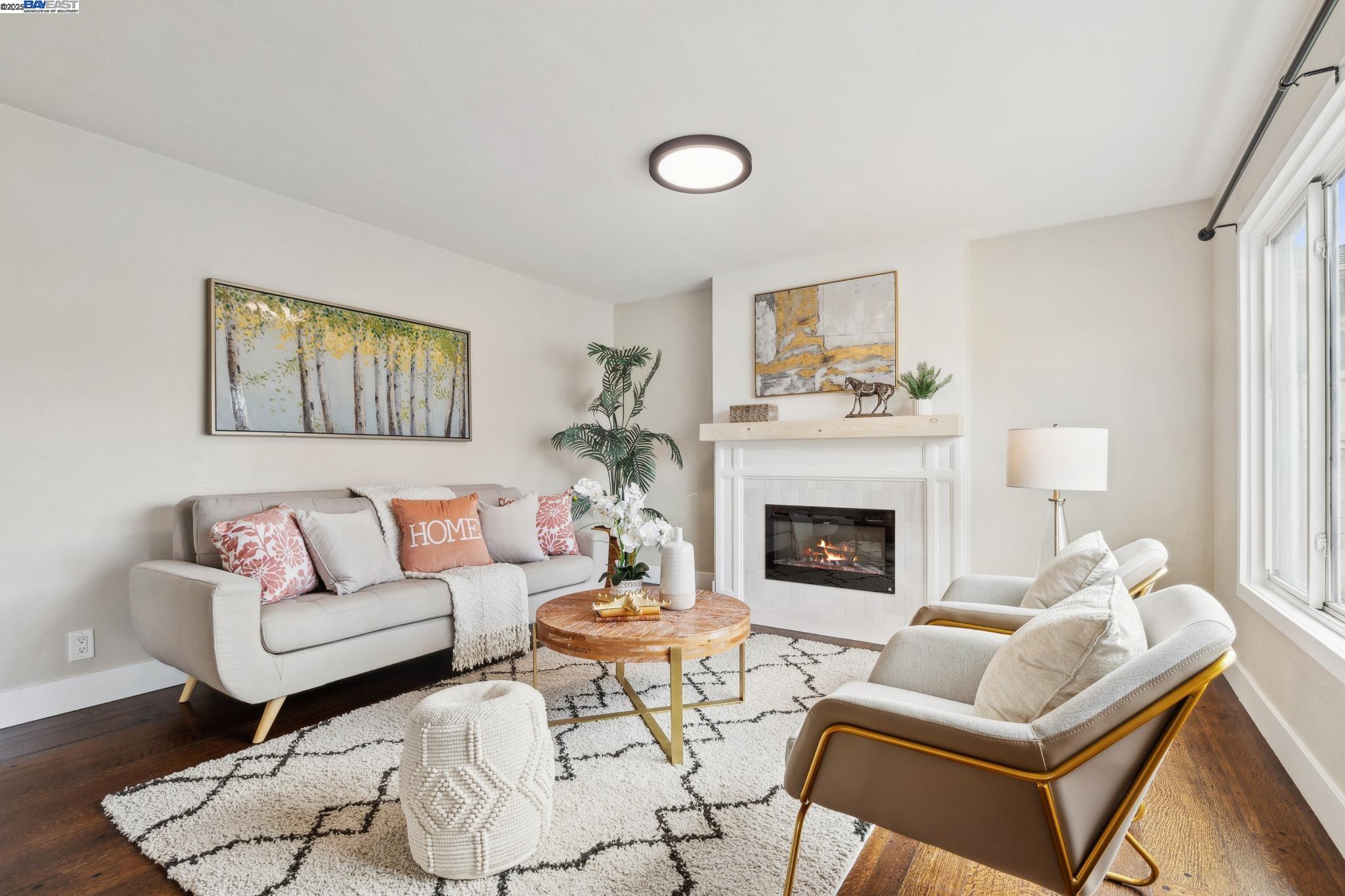 Detail Gallery Image 3 of 53 For 215 Central Ave, Alameda,  CA 94501 - 2 Beds | 1 Baths