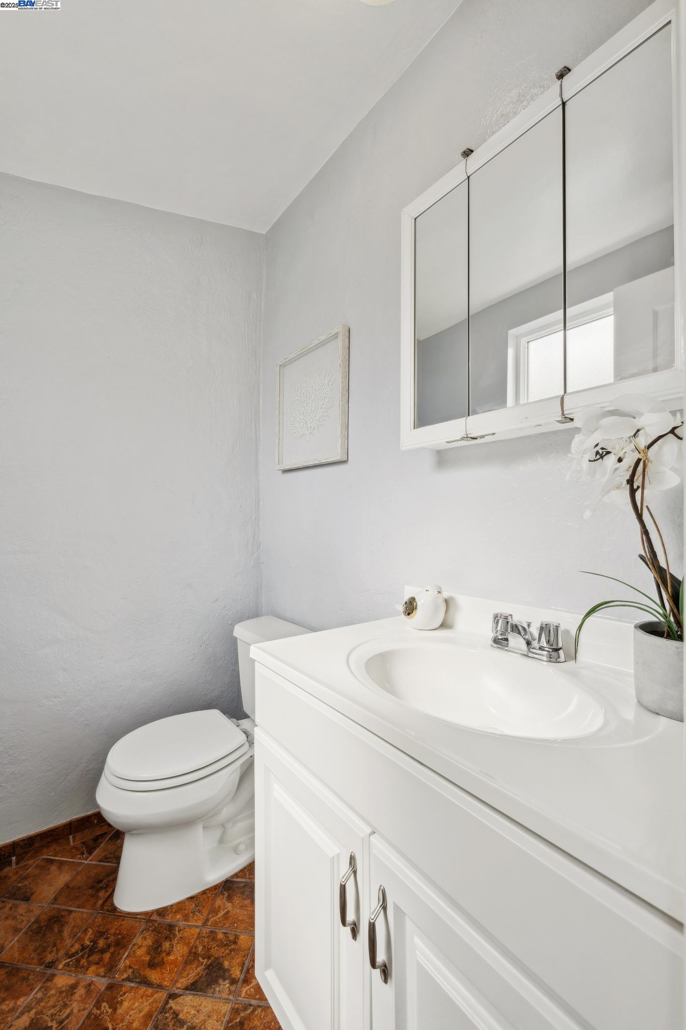 Detail Gallery Image 28 of 53 For 215 Central Ave, Alameda,  CA 94501 - 2 Beds | 1 Baths