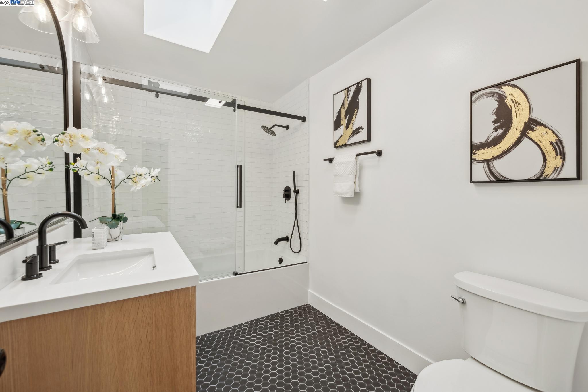 Detail Gallery Image 32 of 53 For 215 Central Ave, Alameda,  CA 94501 - 2 Beds | 1 Baths