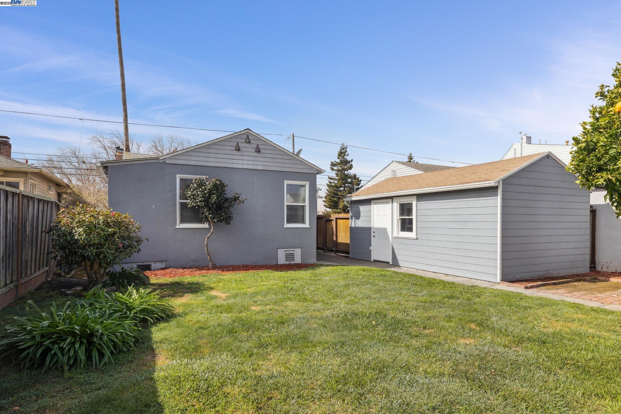 Detail Gallery Image 44 of 53 For 215 Central Ave, Alameda,  CA 94501 - 2 Beds | 1 Baths
