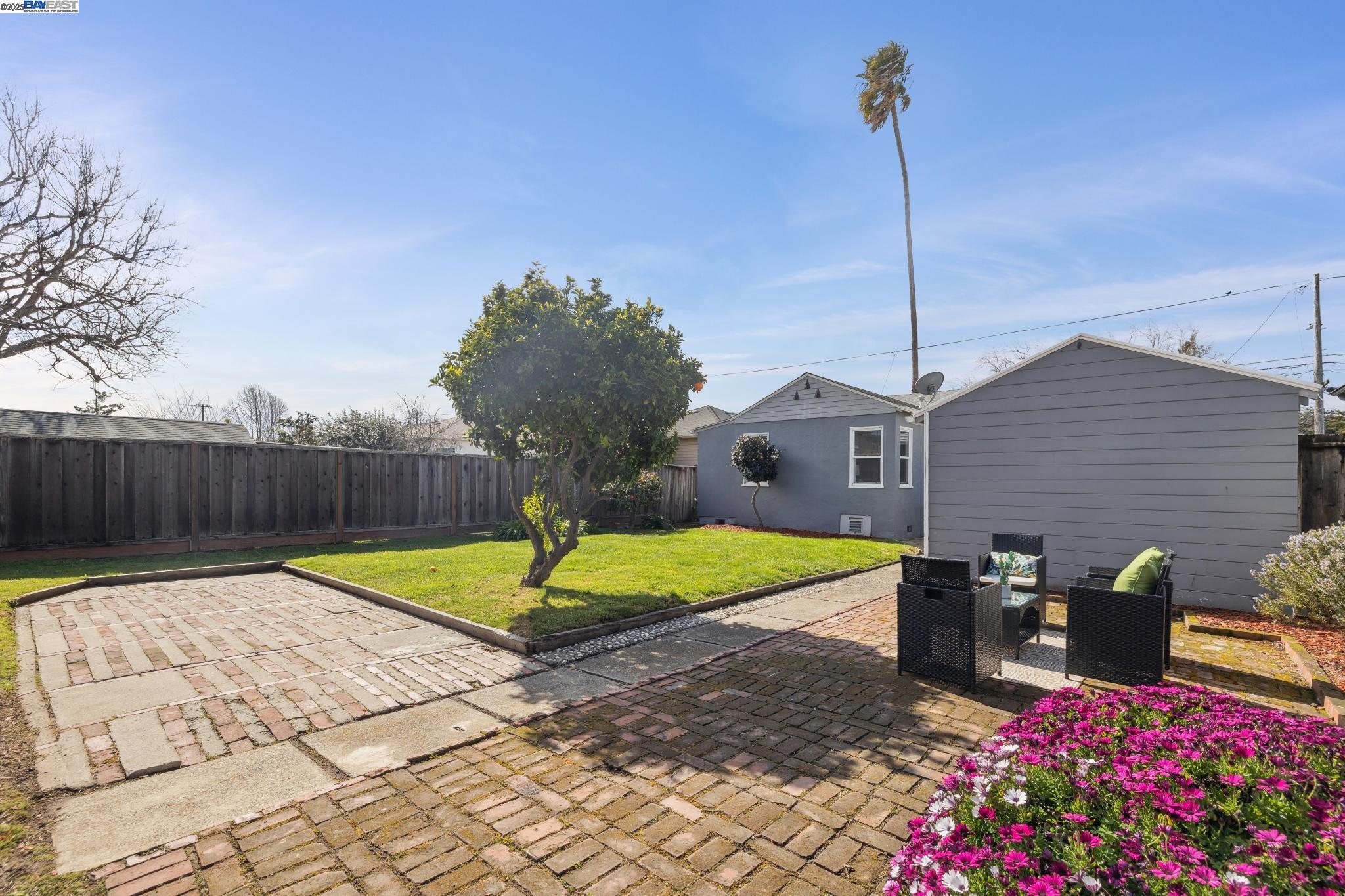 Detail Gallery Image 48 of 53 For 215 Central Ave, Alameda,  CA 94501 - 2 Beds | 1 Baths