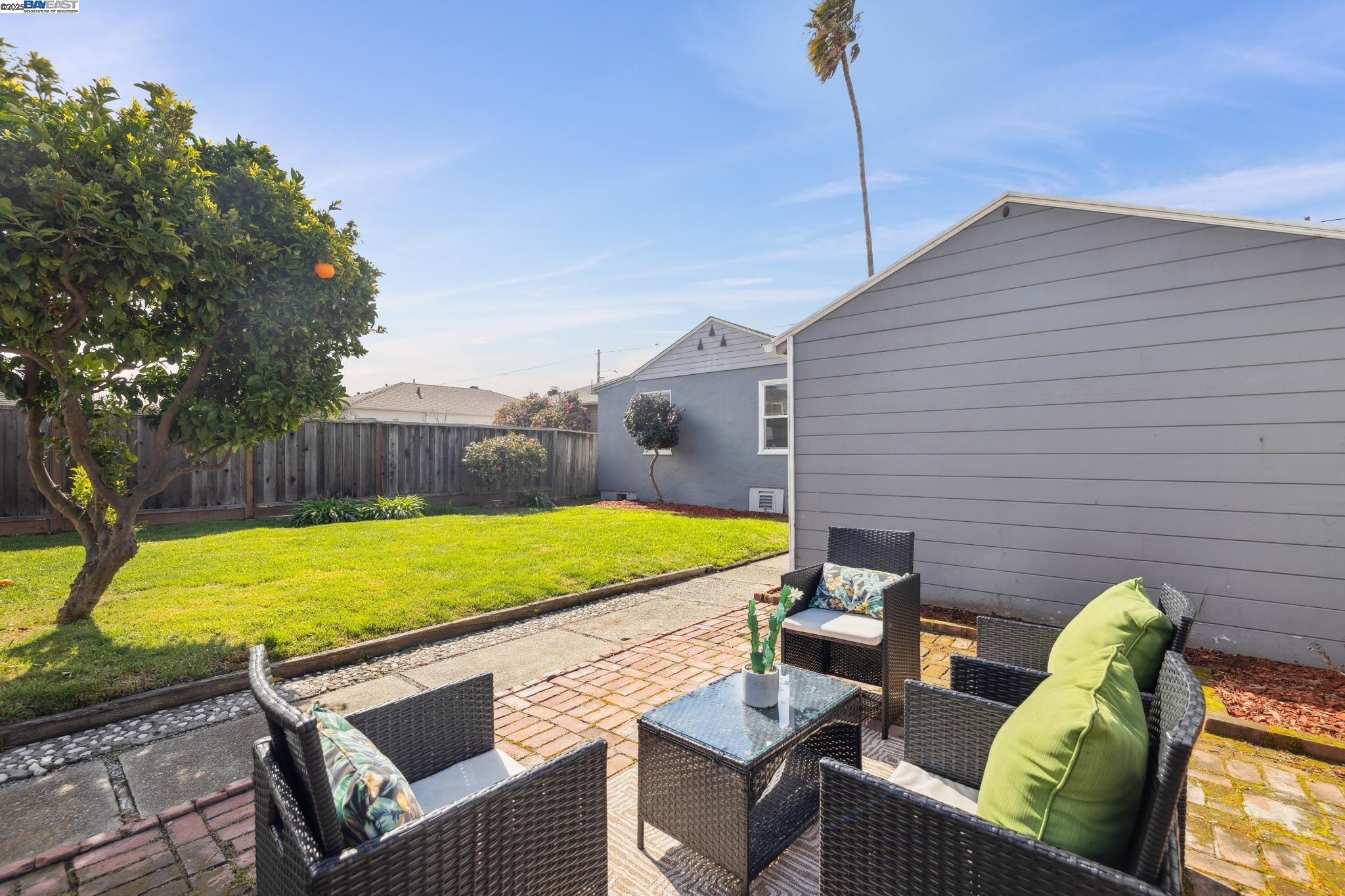 Detail Gallery Image 49 of 53 For 215 Central Ave, Alameda,  CA 94501 - 2 Beds | 1 Baths