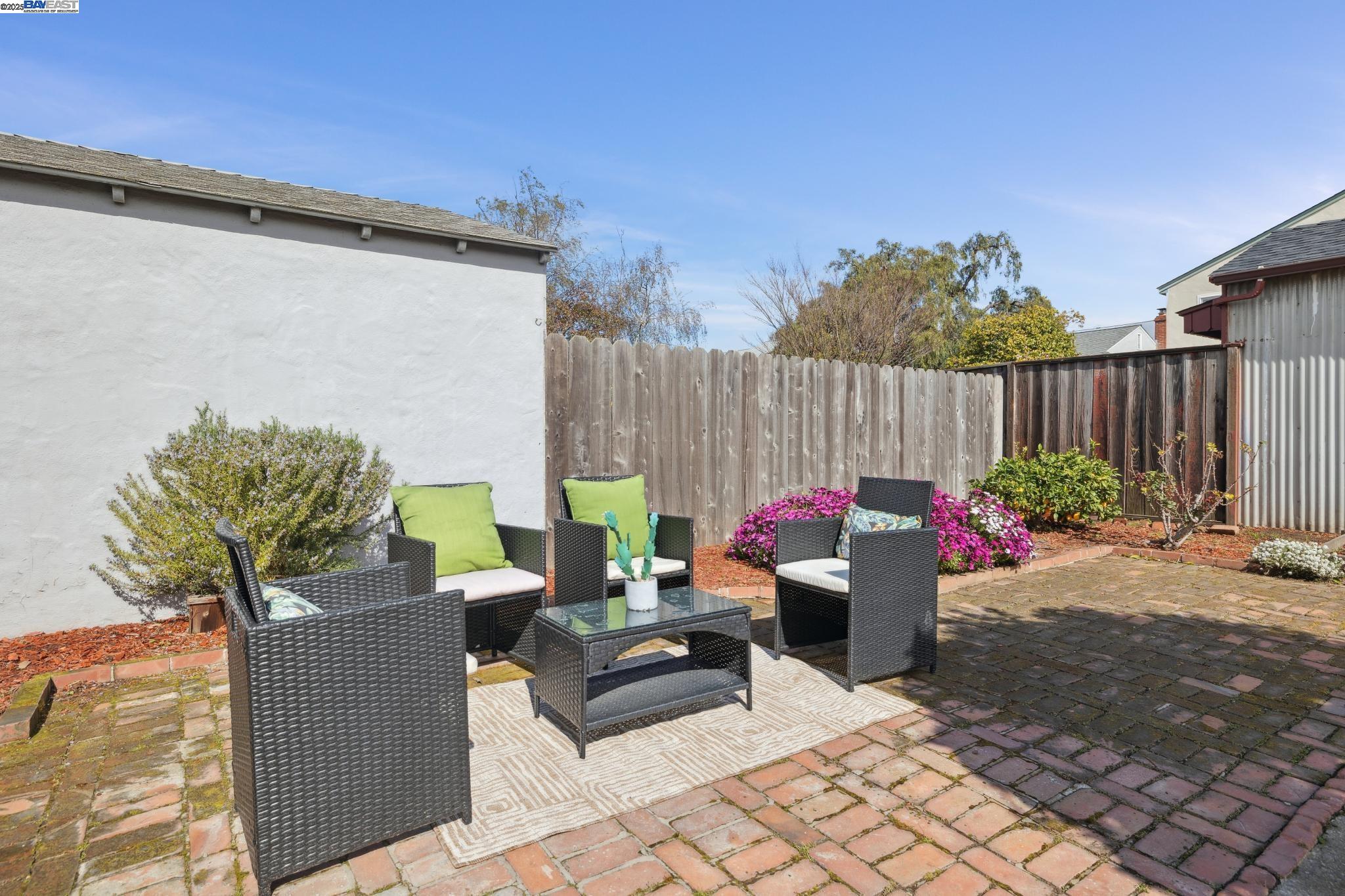 Detail Gallery Image 50 of 53 For 215 Central Ave, Alameda,  CA 94501 - 2 Beds | 1 Baths