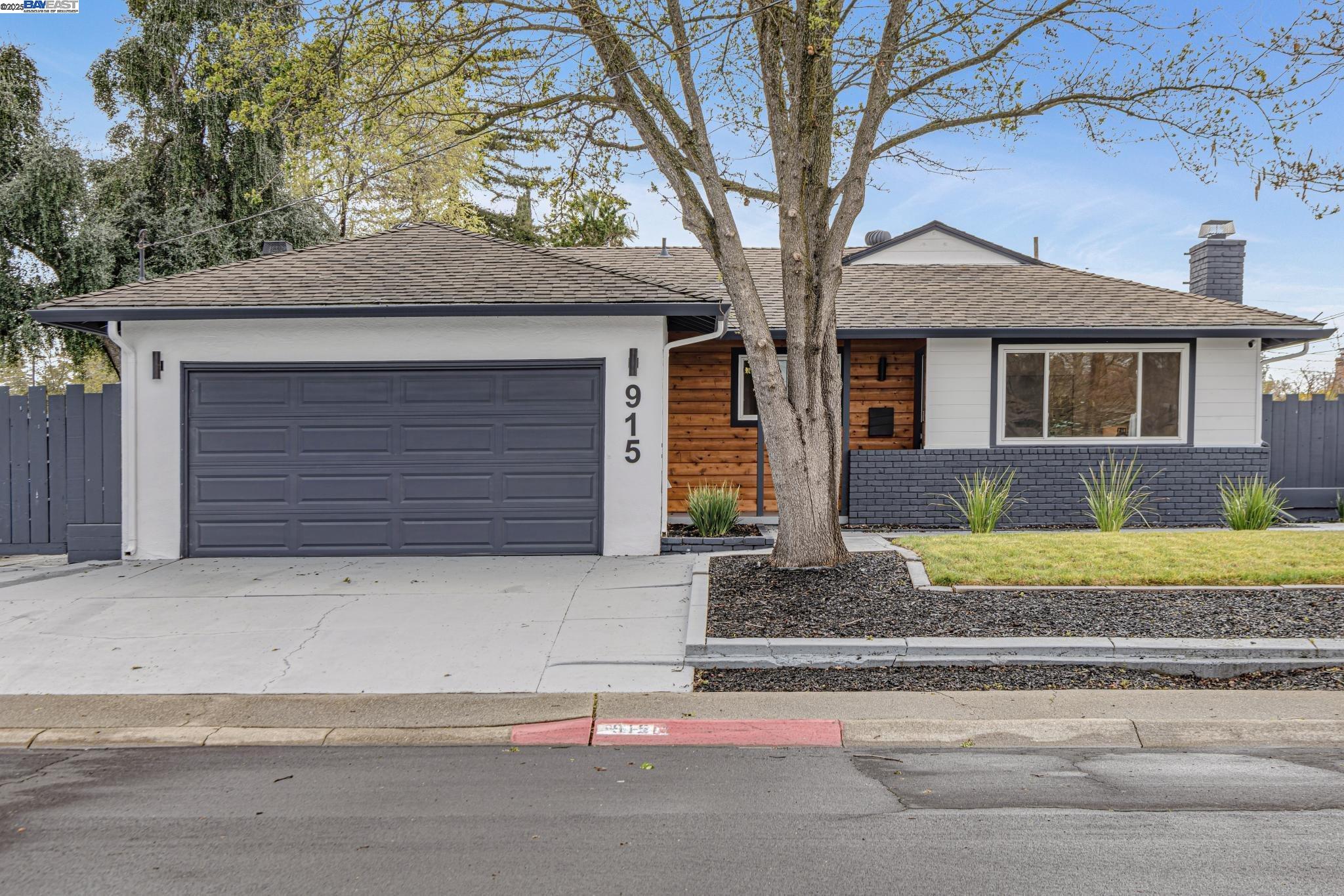 Detail Gallery Image 1 of 1 For 915 Honora Ave, Concord,  CA 94518 - 3 Beds | 2 Baths