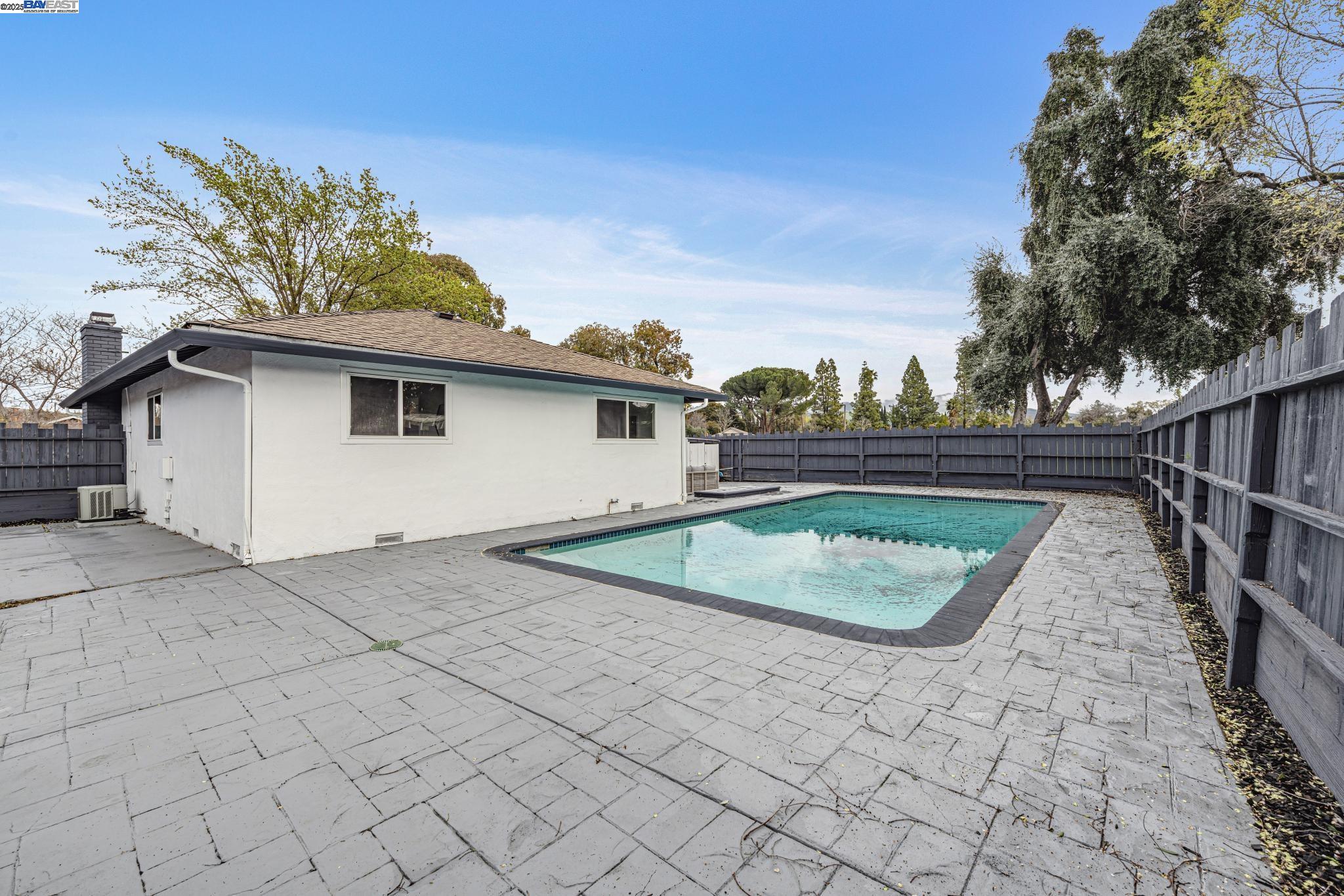 915 Honora Ave, Concord, California 94518, 3 Bedrooms Bedrooms, 6 Rooms Rooms,2 BathroomsBathrooms,Residential,For Sale,915 Honora Ave,41089627