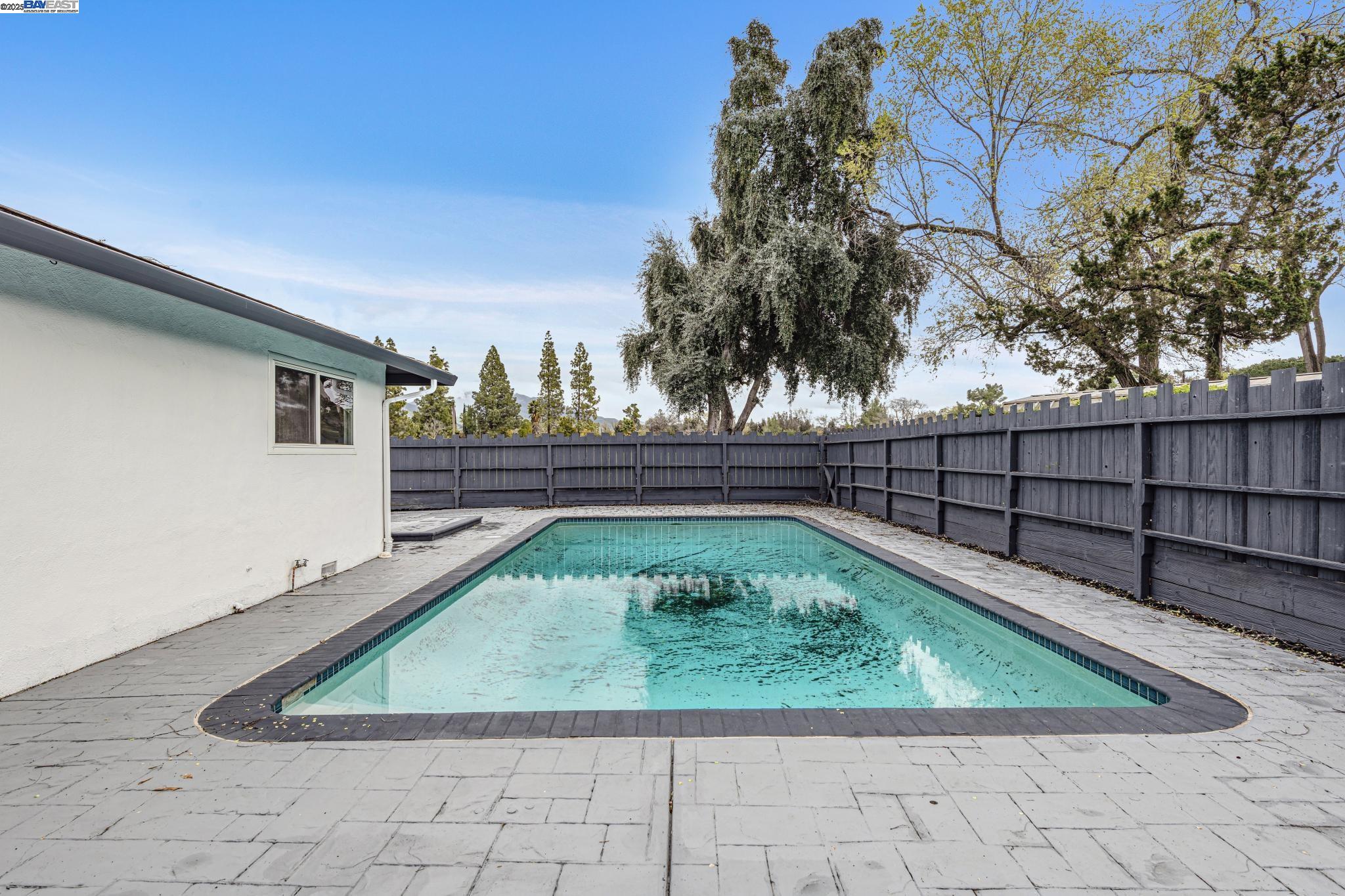 915 Honora Ave, Concord, California 94518, 3 Bedrooms Bedrooms, 6 Rooms Rooms,2 BathroomsBathrooms,Residential,For Sale,915 Honora Ave,41089627