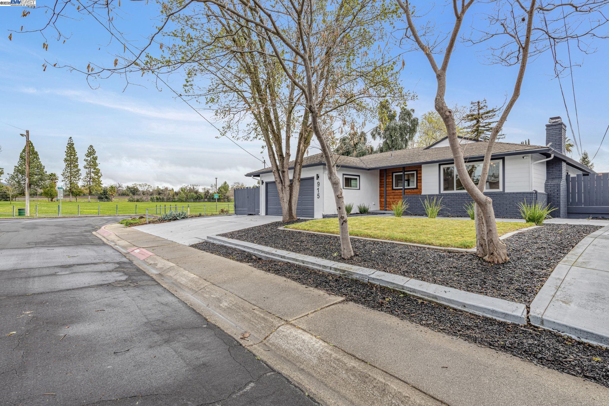 915 Honora Ave, Concord, California 94518, 3 Bedrooms Bedrooms, 6 Rooms Rooms,2 BathroomsBathrooms,Residential,For Sale,915 Honora Ave,41089627