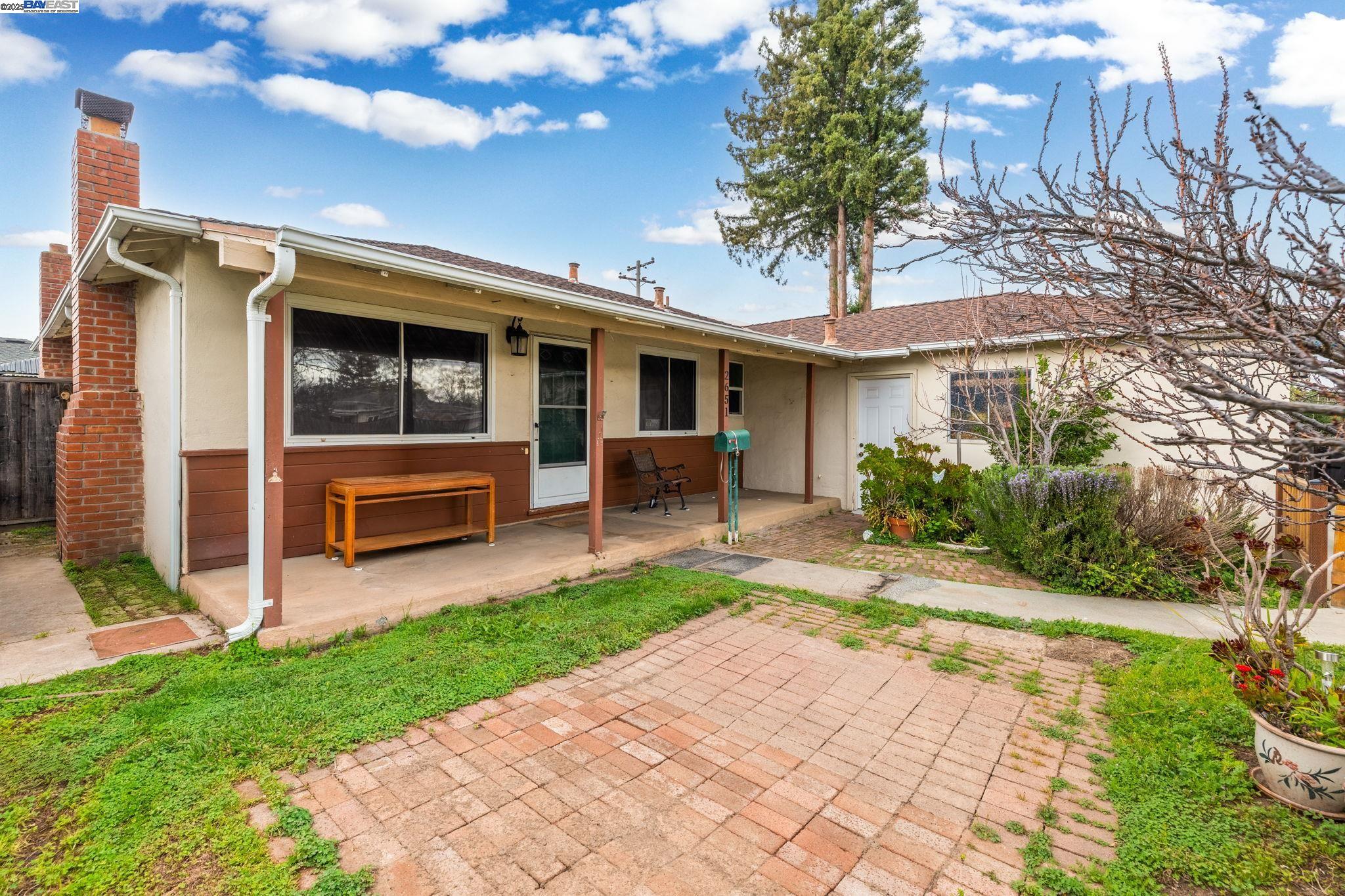 Detail Gallery Image 1 of 1 For 2651 Leigh Avenue, San Jose,  CA 95124-1626 - 3 Beds | 2 Baths